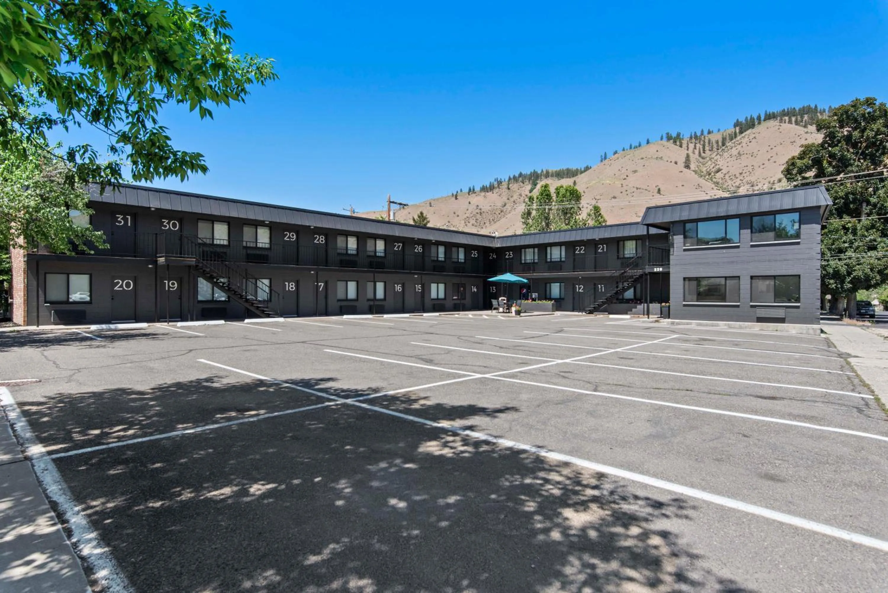 Property building in Cashmere Inn