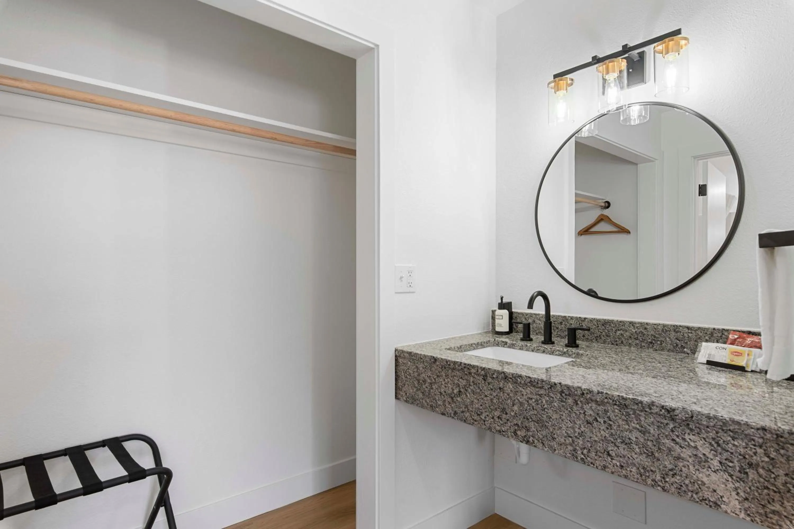 Bathroom in Cashmere Inn