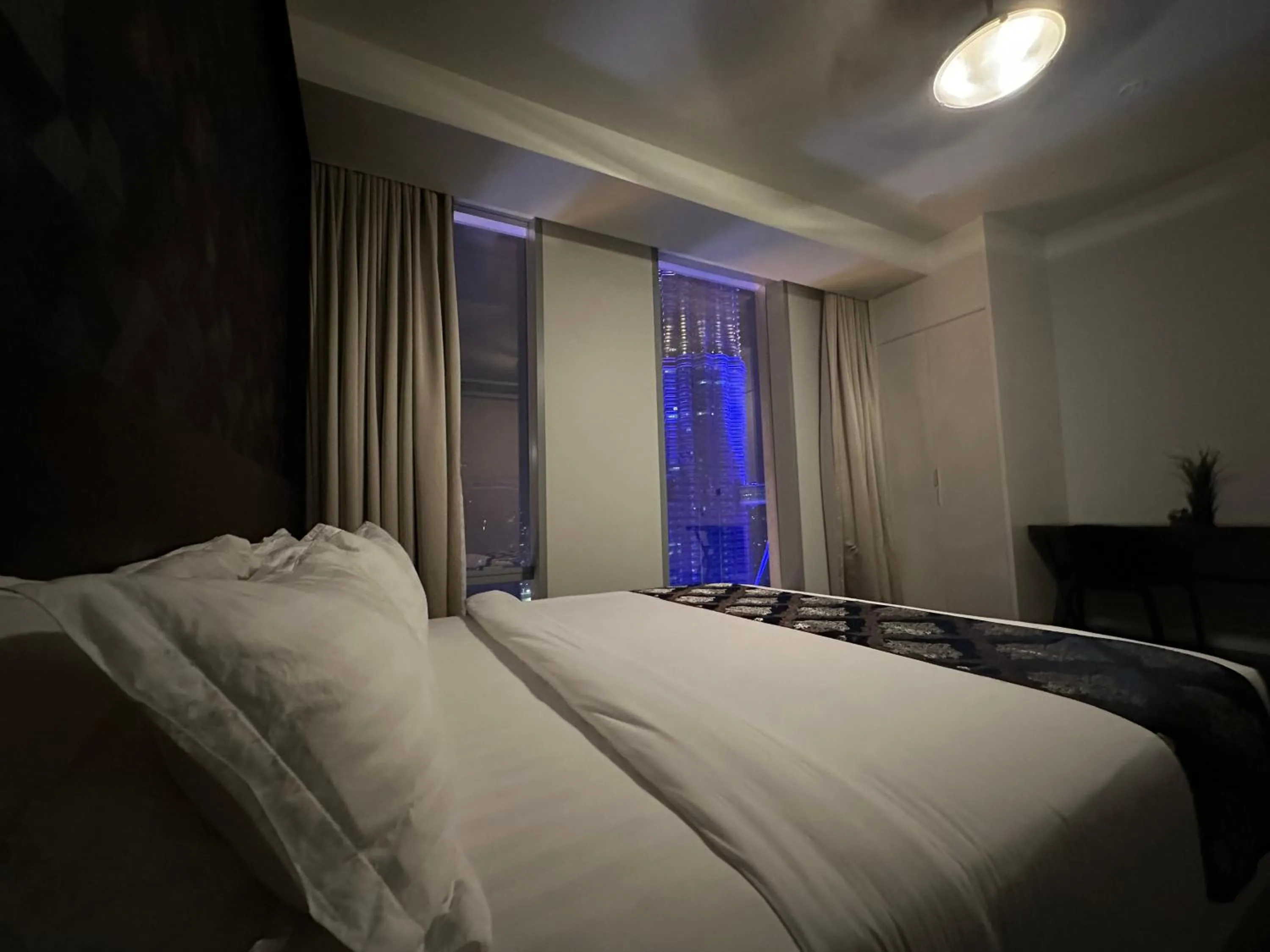 Bed in Tropicana The Residence Klcc By Sky World