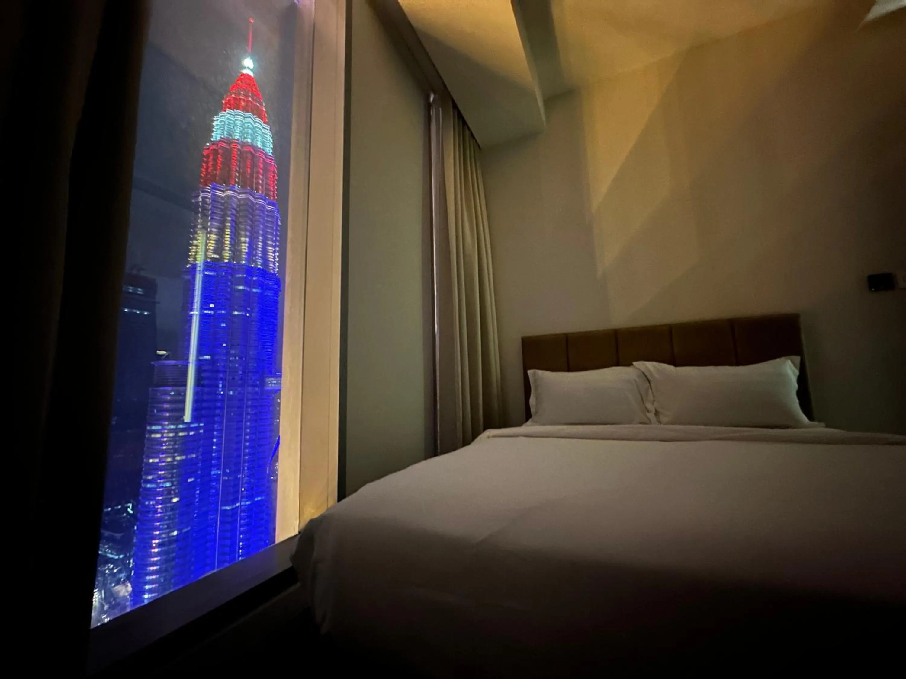 Bed in Tropicana The Residence Klcc By Sky World