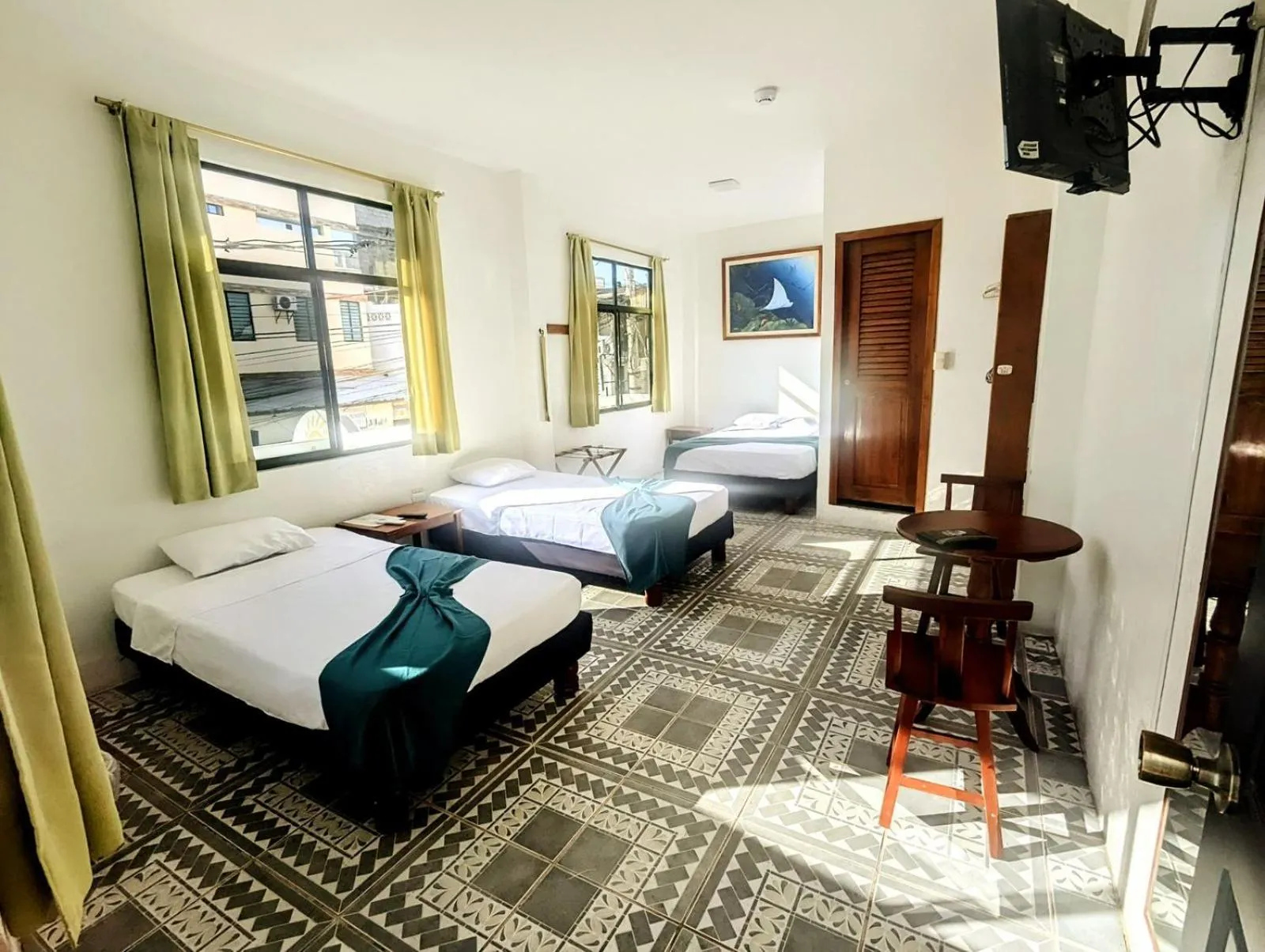 Triple Room in Hostal Gardner