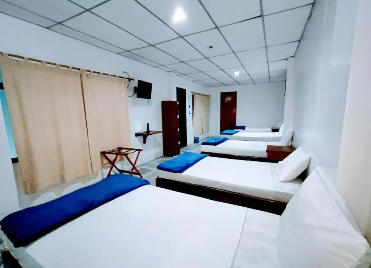 Female Dormitory Room - single occupancy in Hostal Gardner Female Dormitory Room - single occupancy in Hostal Gardner