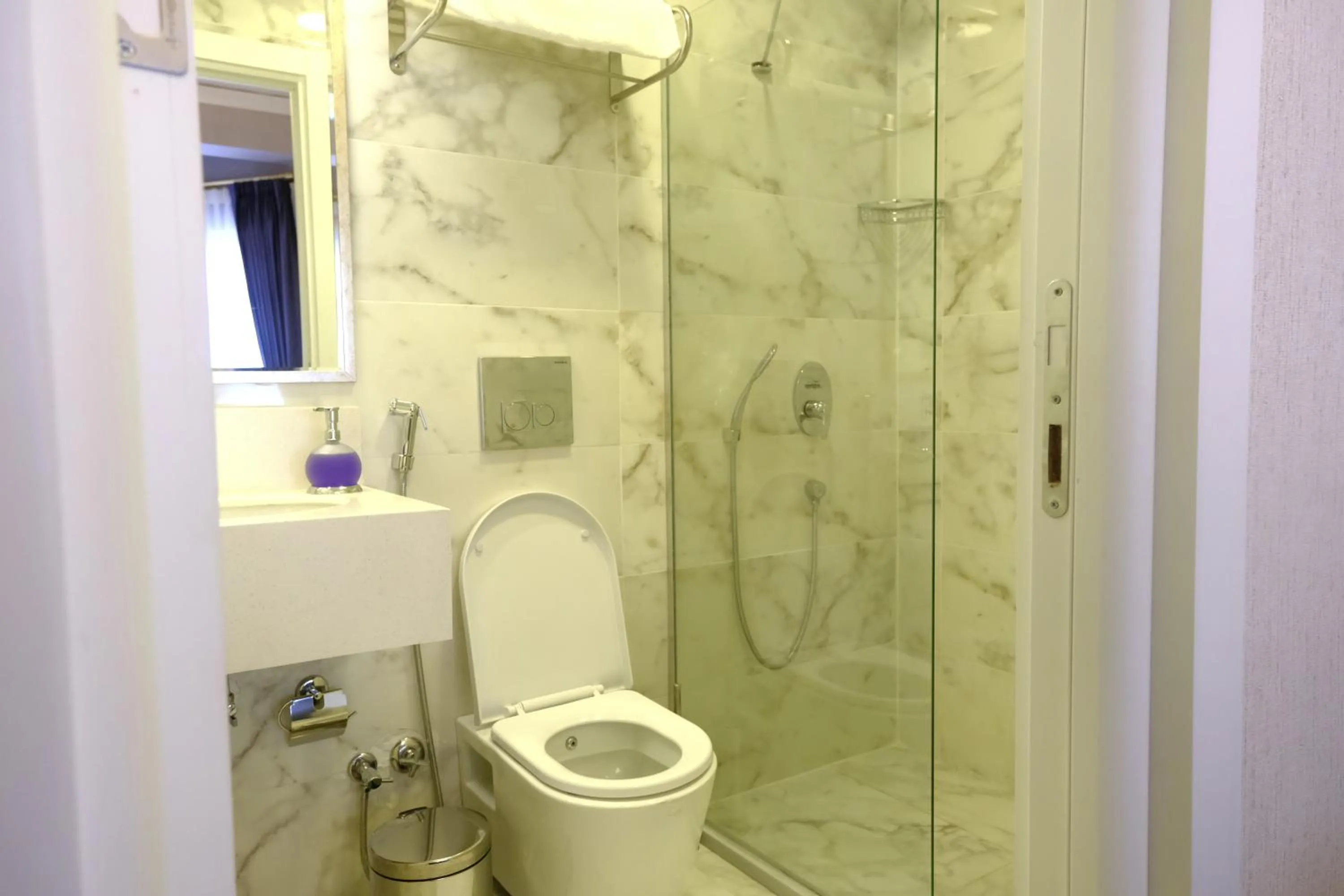 Shower in Olympos Garden Hotel