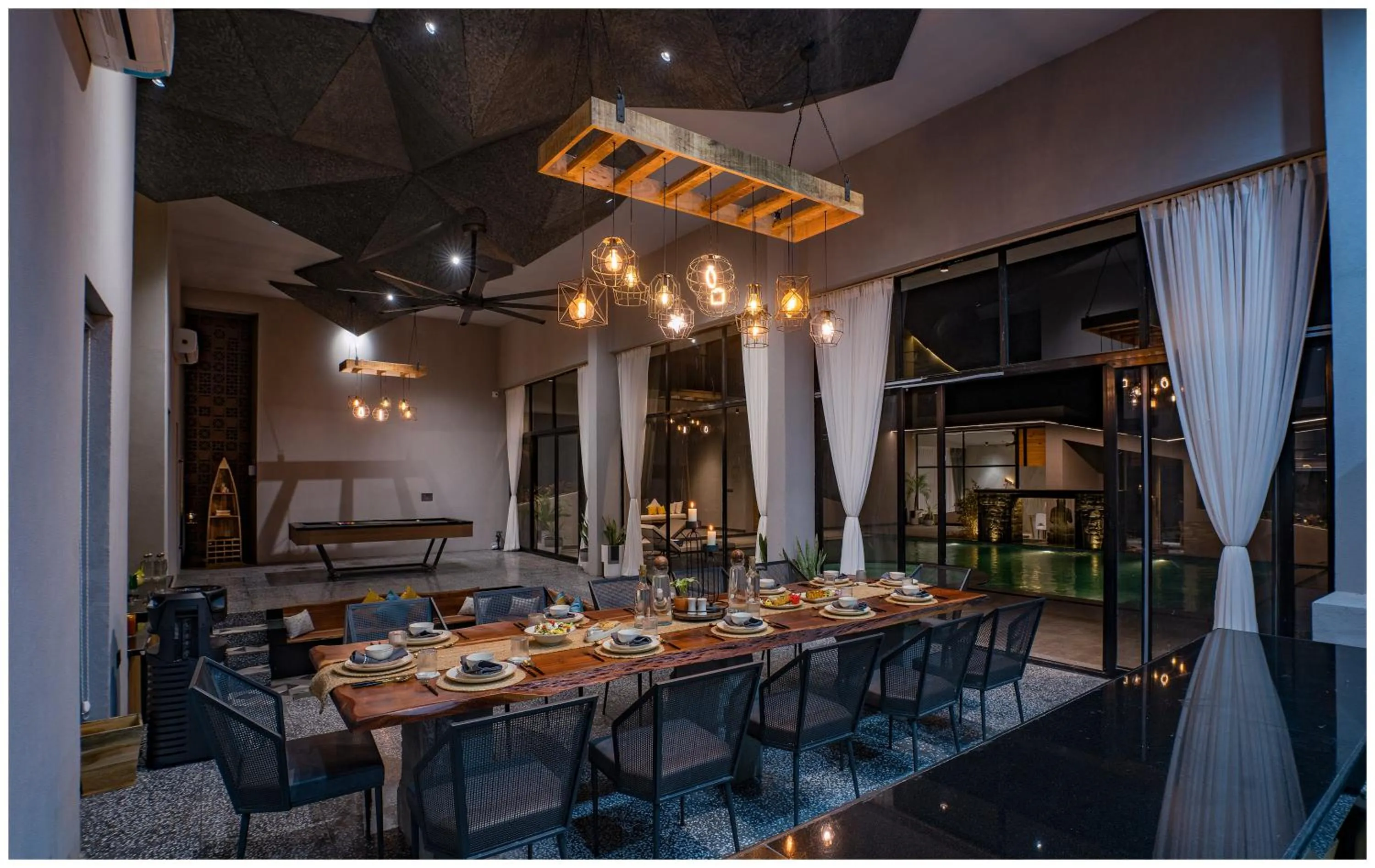 Property building in Casa Concreto- 5-Bedroom Luxury Villa with all weather Pool