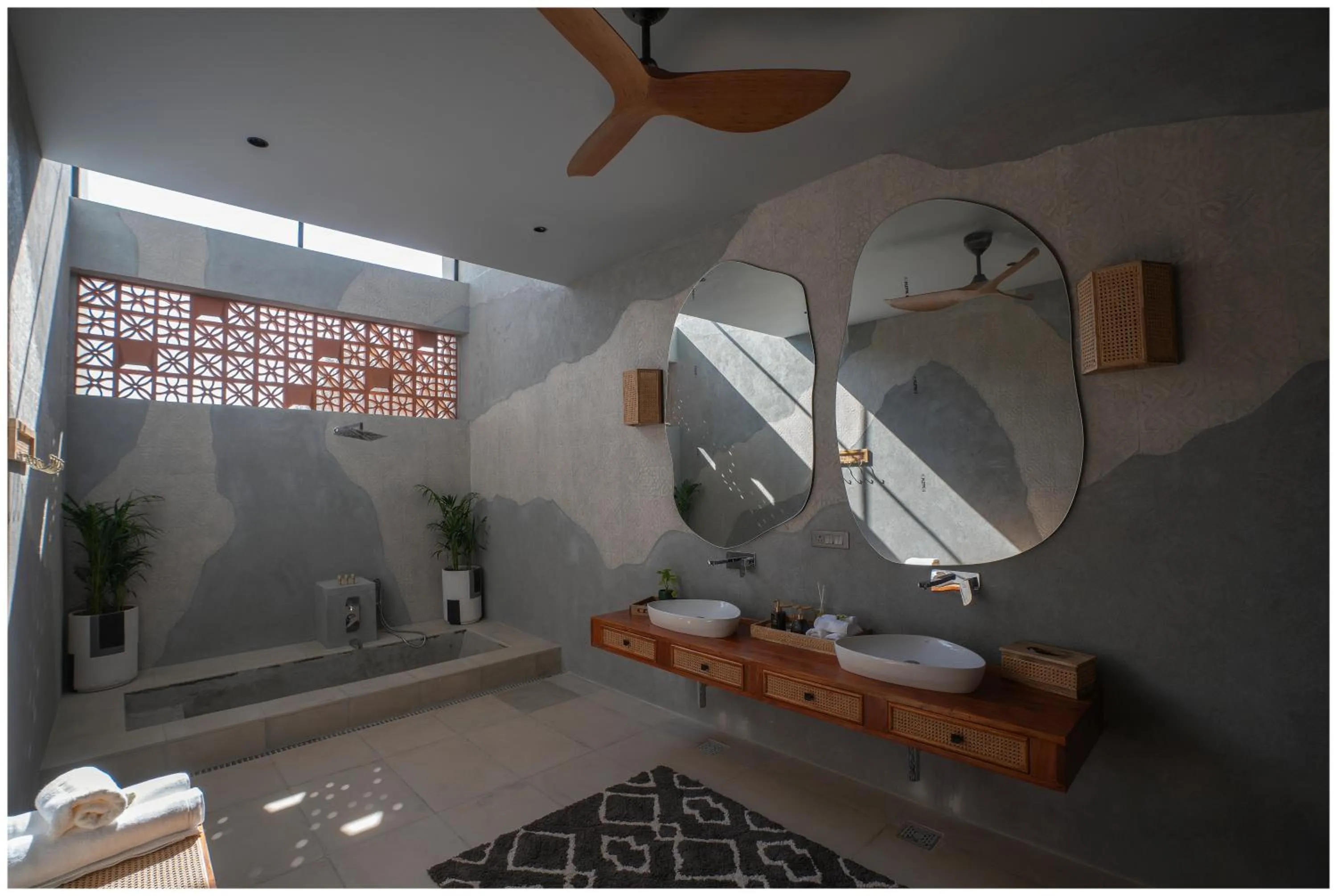 Bathroom in Casa Concreto- 5-Bedroom Luxury Villa with all weather Pool