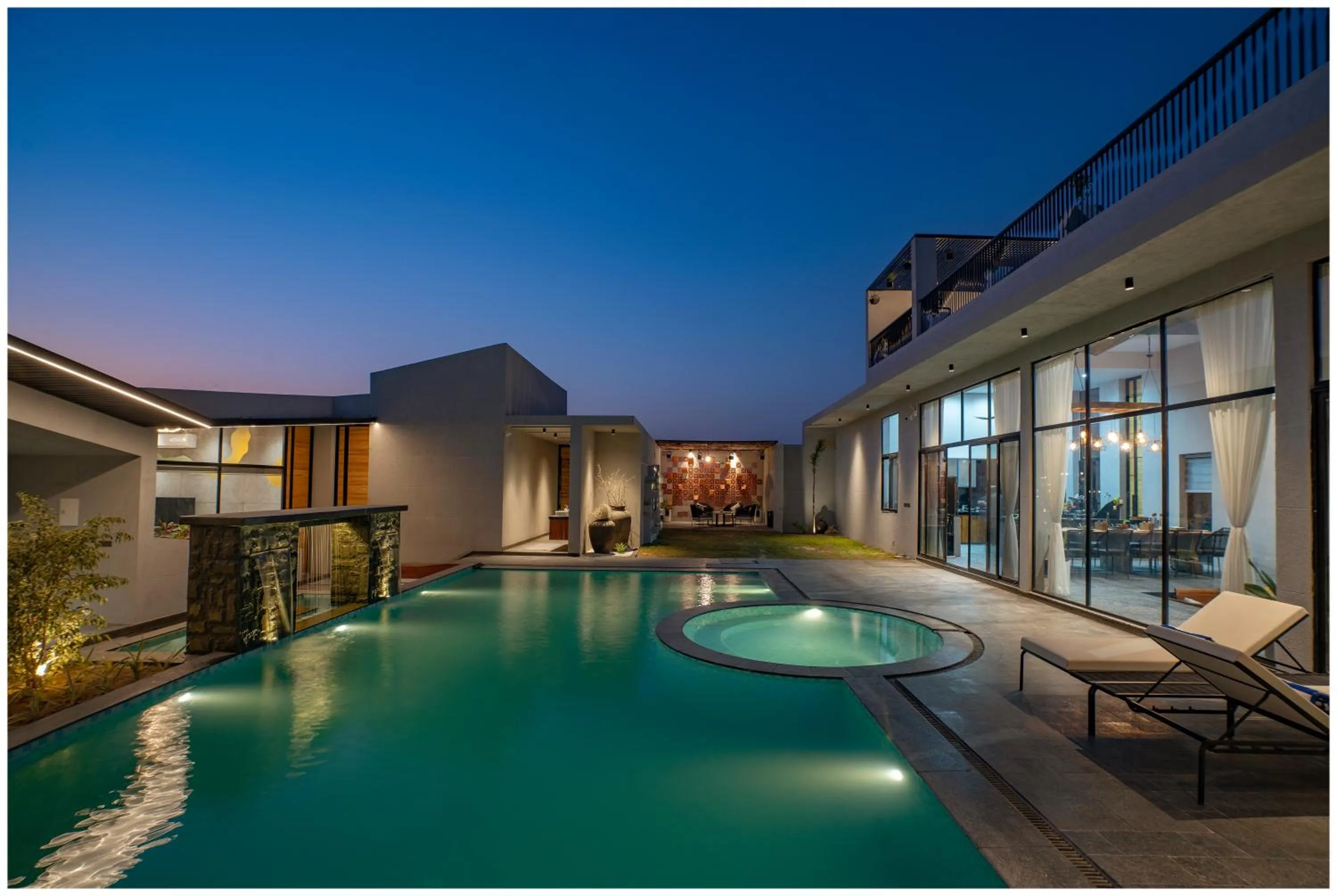 Hot Tub in Casa Concreto- 5-Bedroom Luxury Villa with all weather Pool