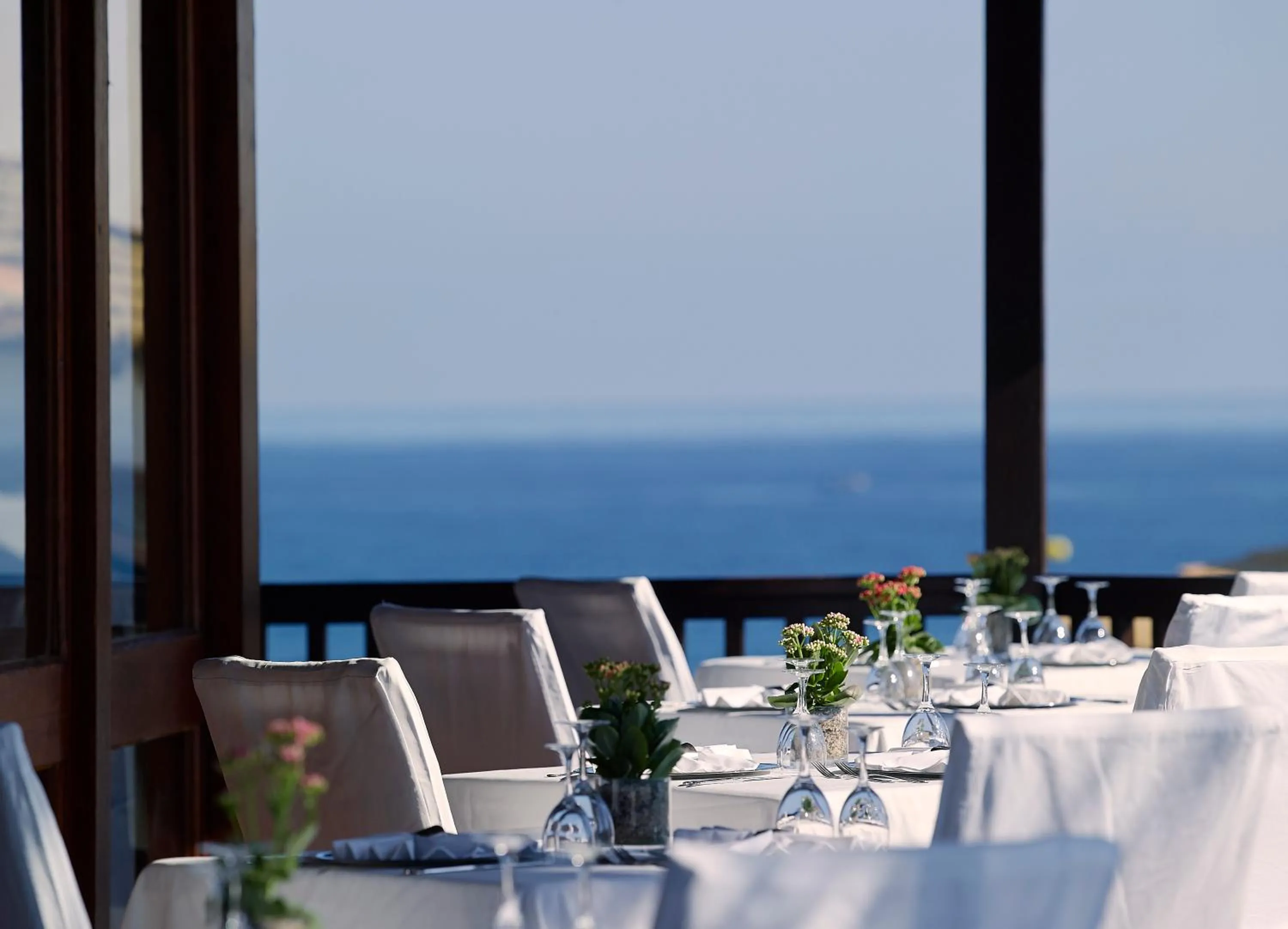 Restaurant/places to eat in Knossos Royal