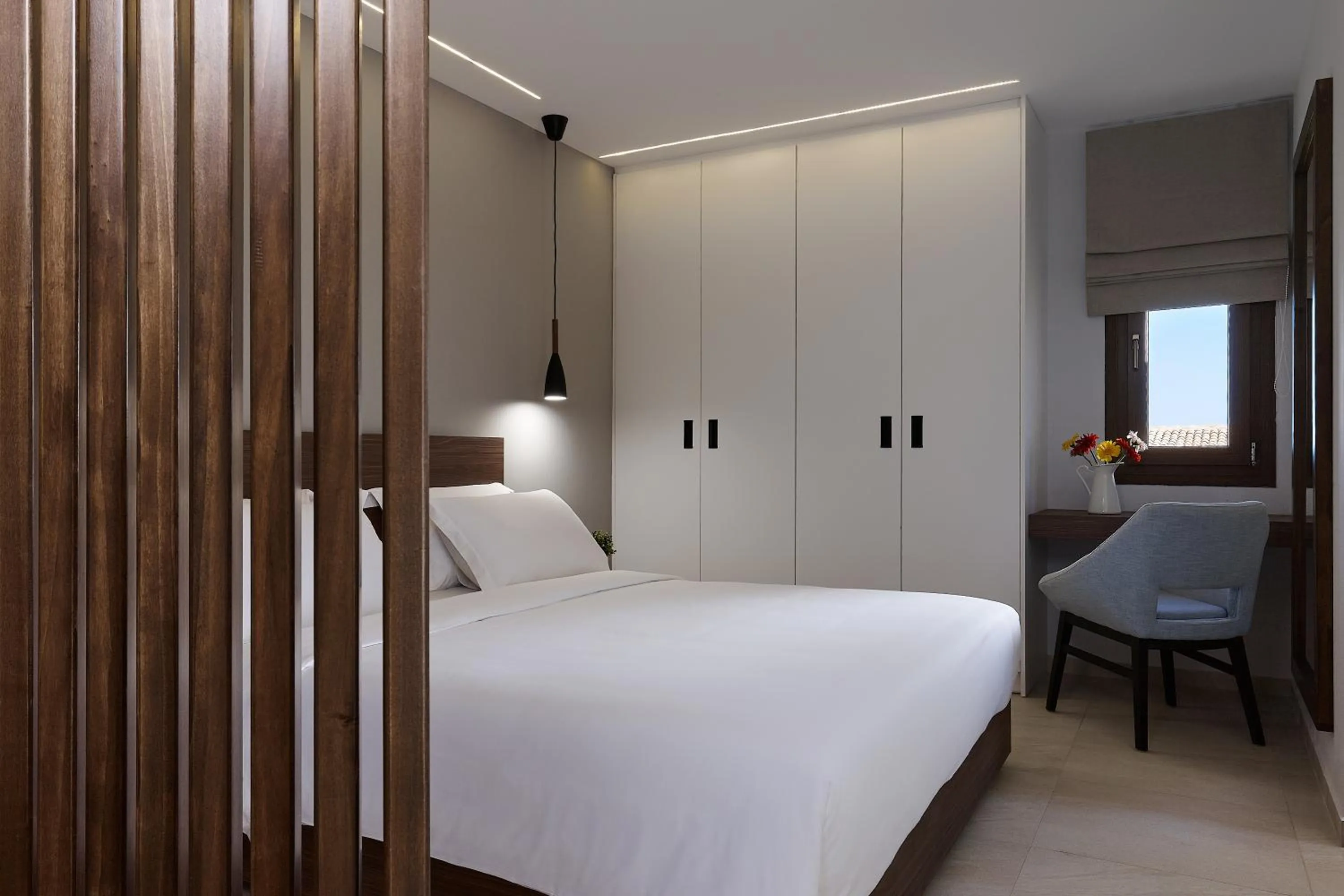 Bed in Knossos Royal