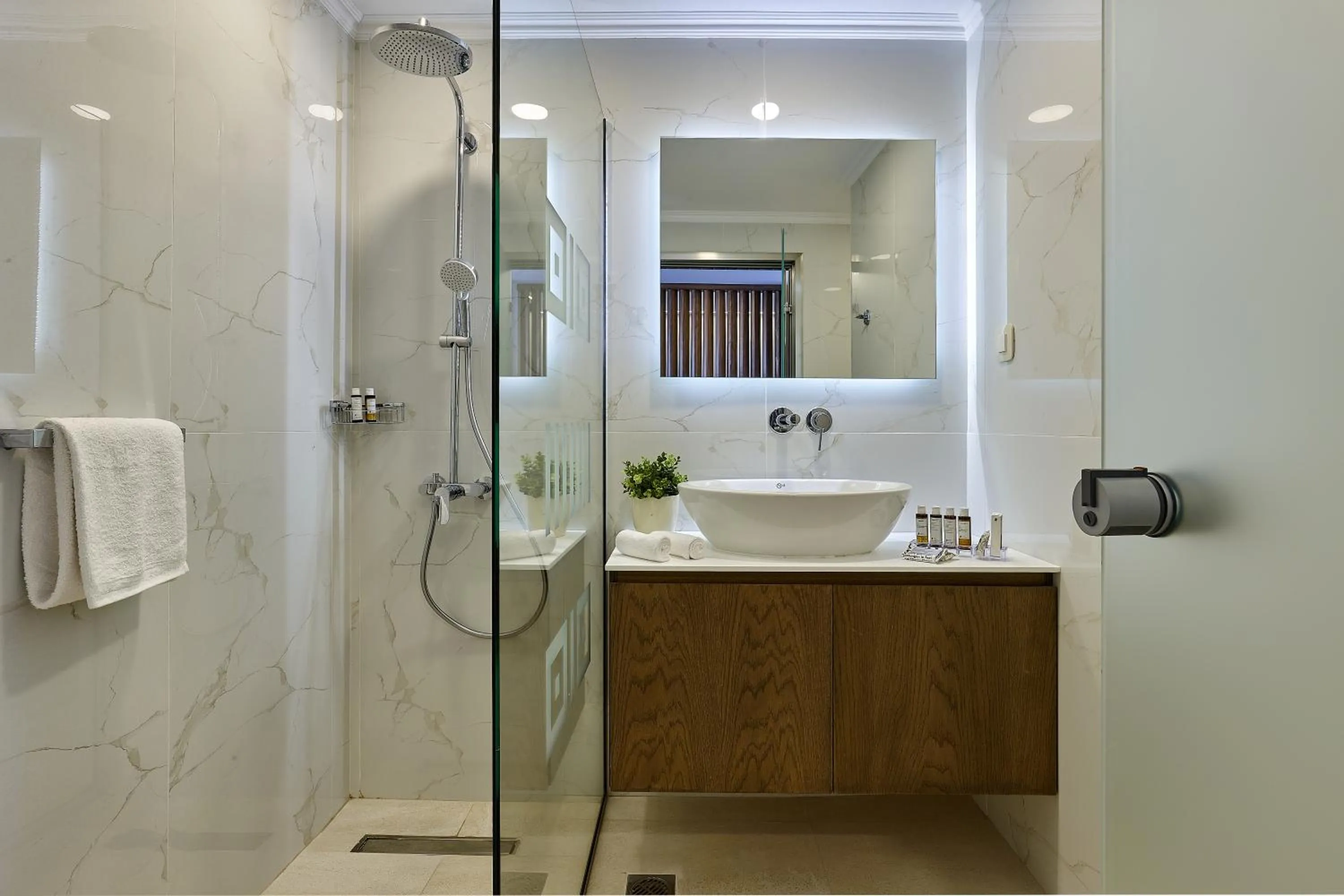 Bathroom in Knossos Royal