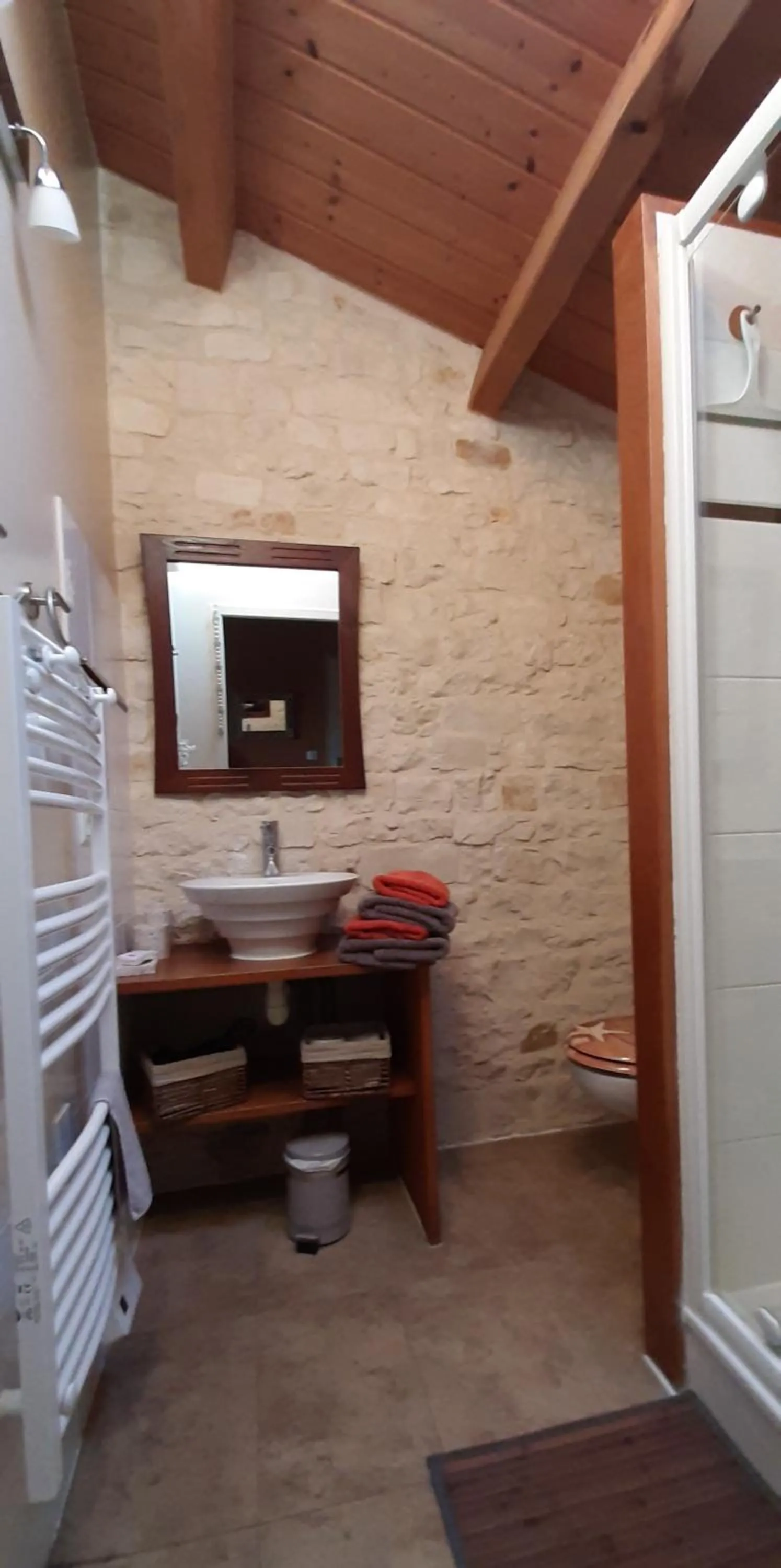 Bathroom in "LA ROCHELLE LODGE" Chambres d'Hôtes