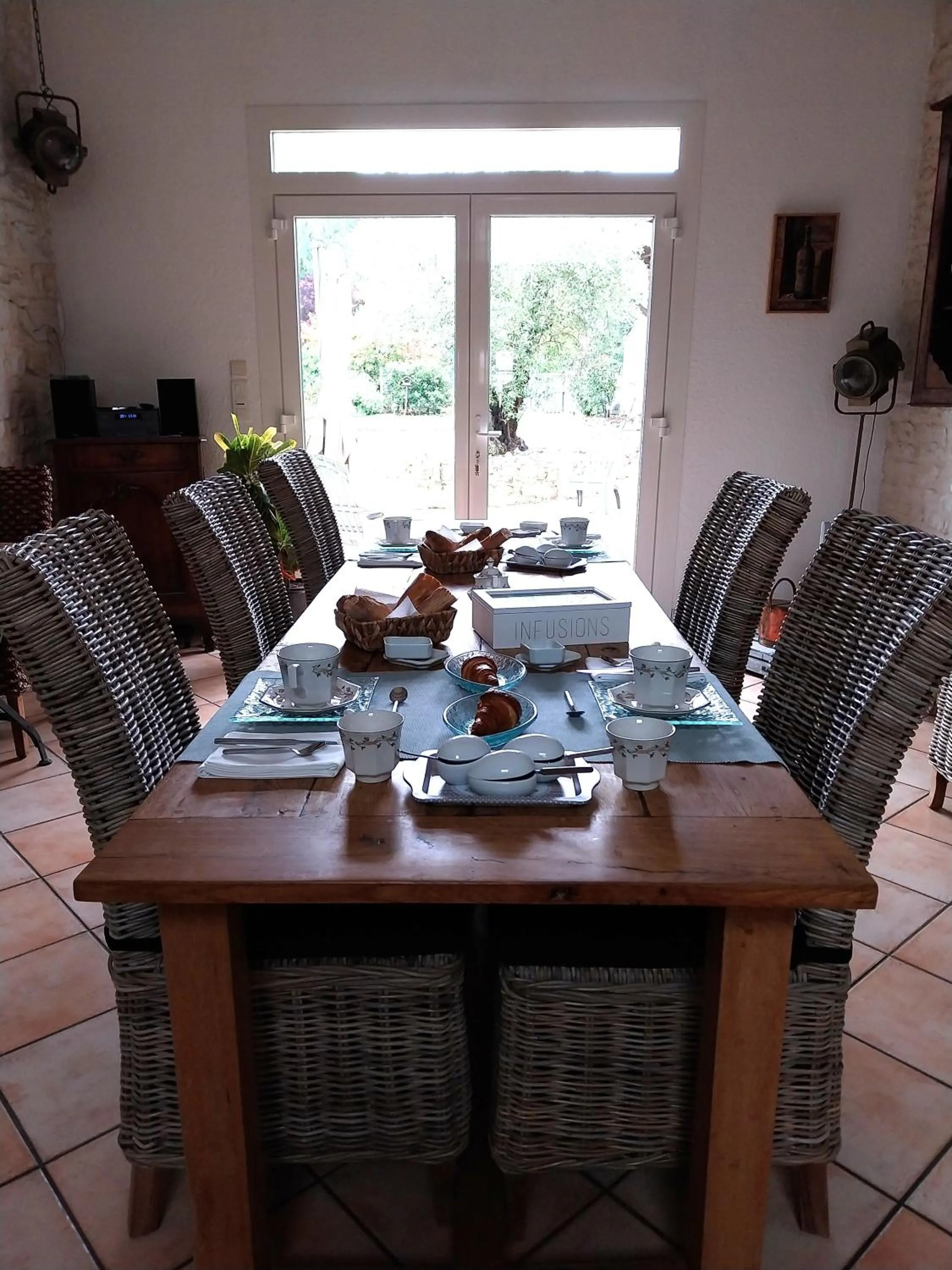 Breakfast in "LA ROCHELLE LODGE" Chambres d'Hôtes