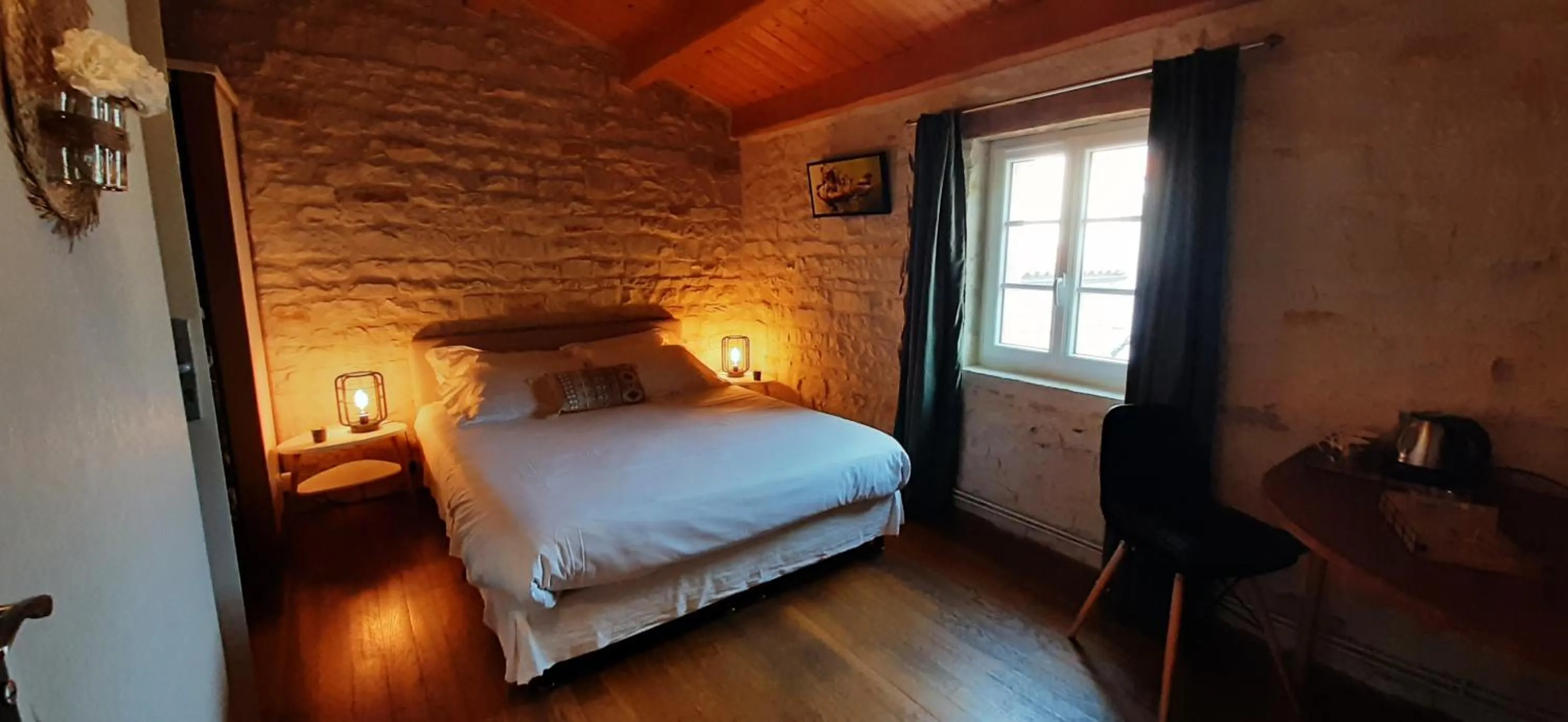 Photo of the whole room, Bed in "LA ROCHELLE LODGE" Chambres d'Hôtes