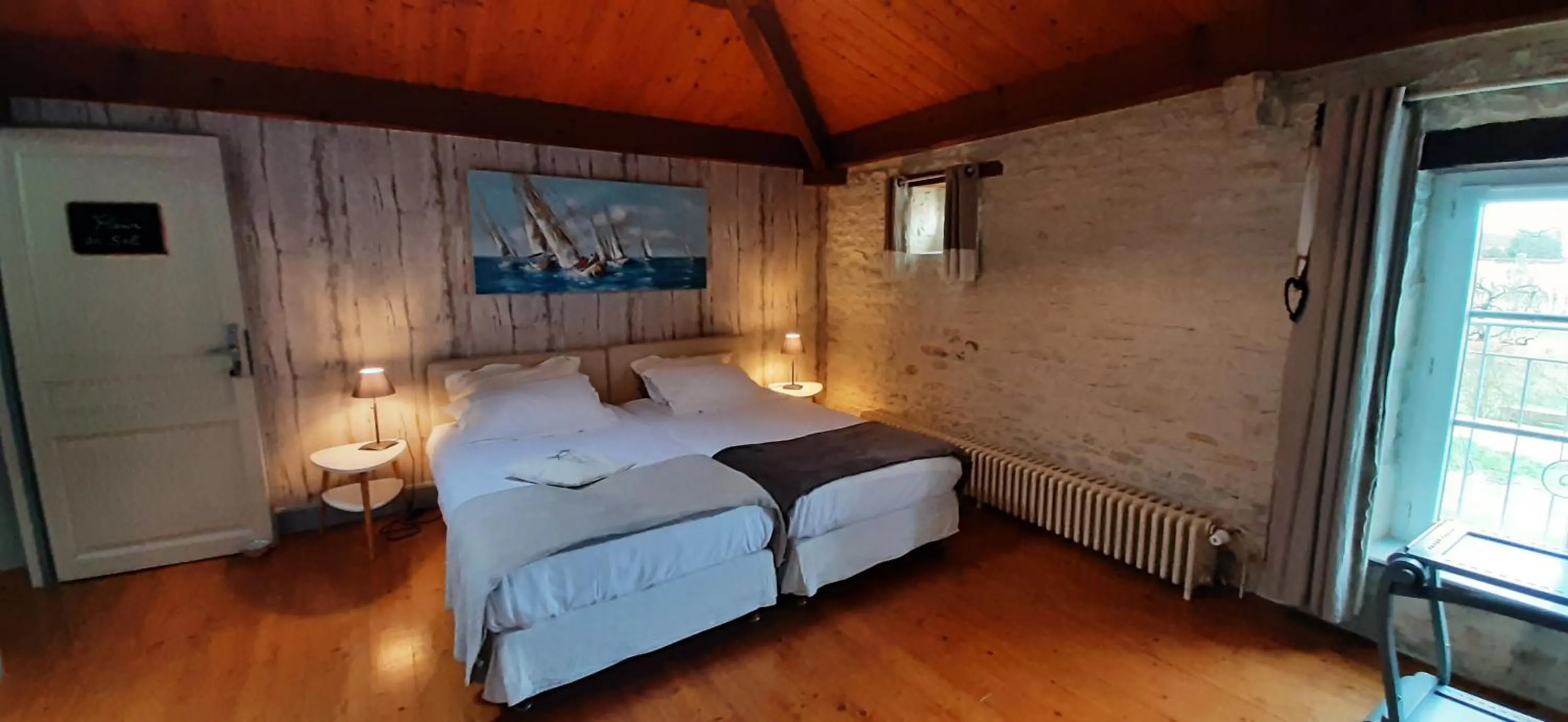 Photo of the whole room, Bed in "LA ROCHELLE LODGE" Chambres d'Hôtes