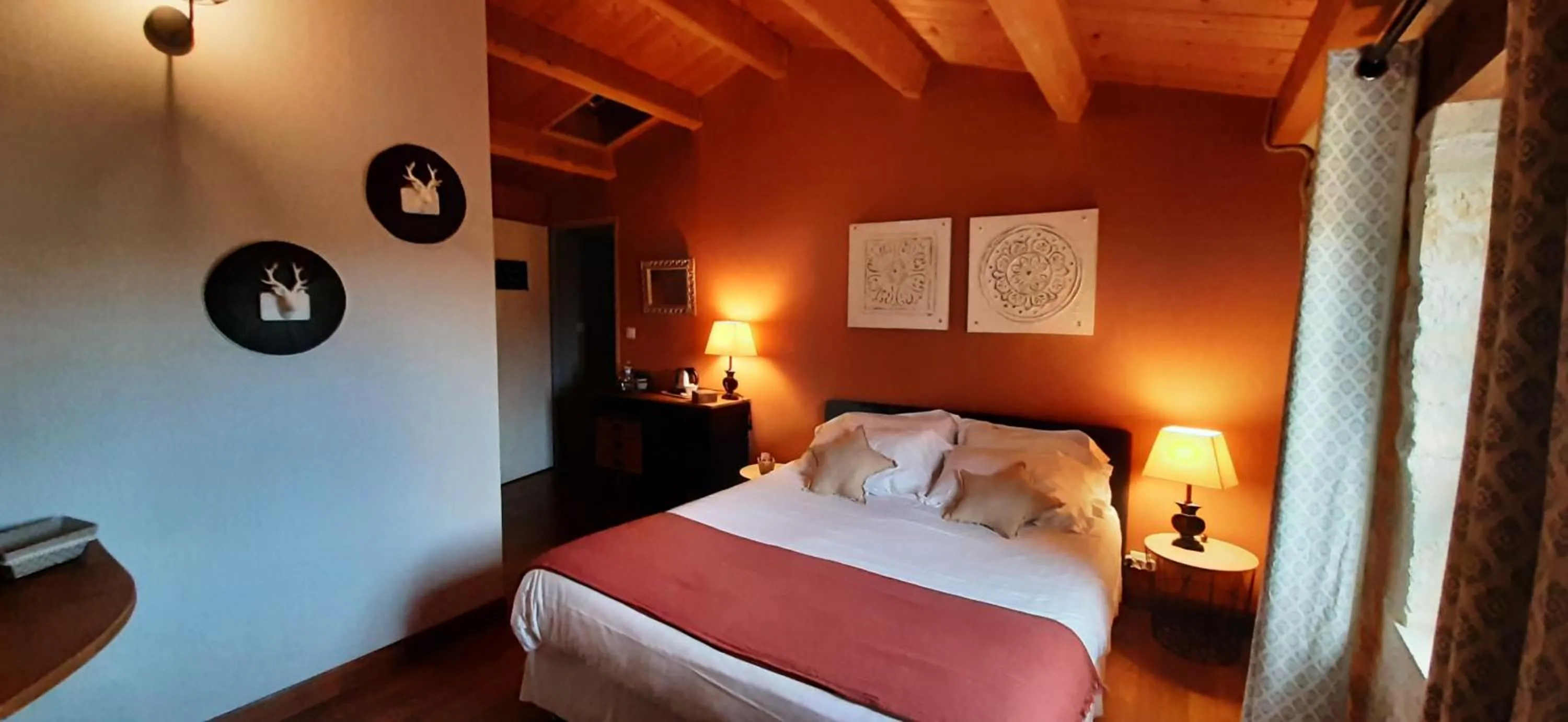 Photo of the whole room, Bed in "LA ROCHELLE LODGE" Chambres d'Hôtes