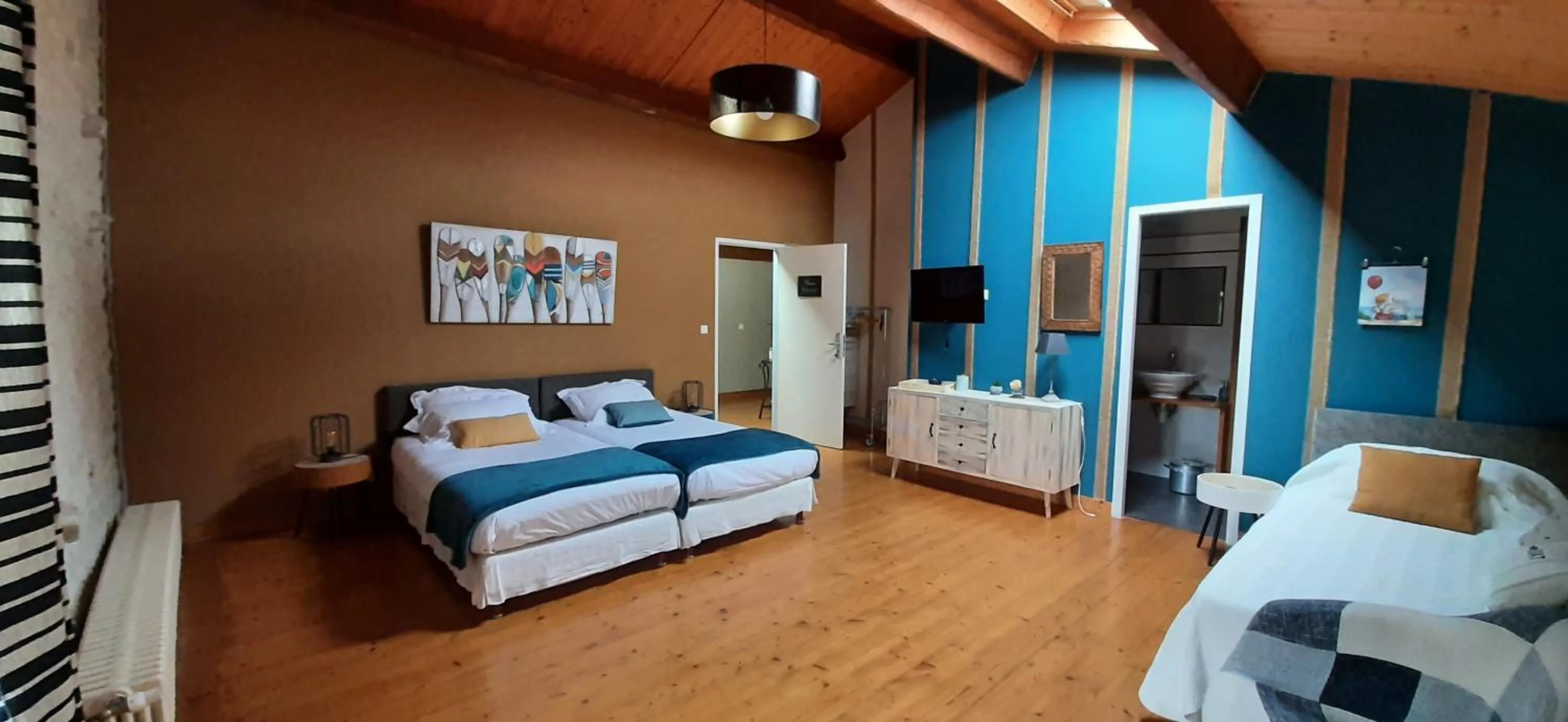 Photo of the whole room, Bed in "LA ROCHELLE LODGE" Chambres d'Hôtes