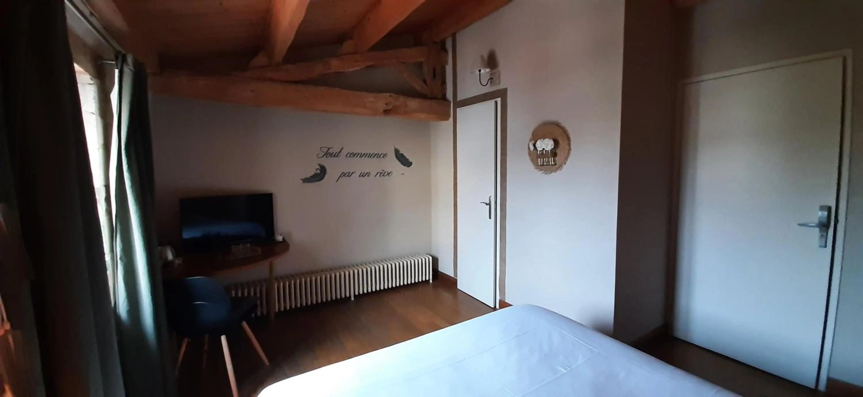 Photo of the whole room, Bed in "LA ROCHELLE LODGE" Chambres d'Hôtes