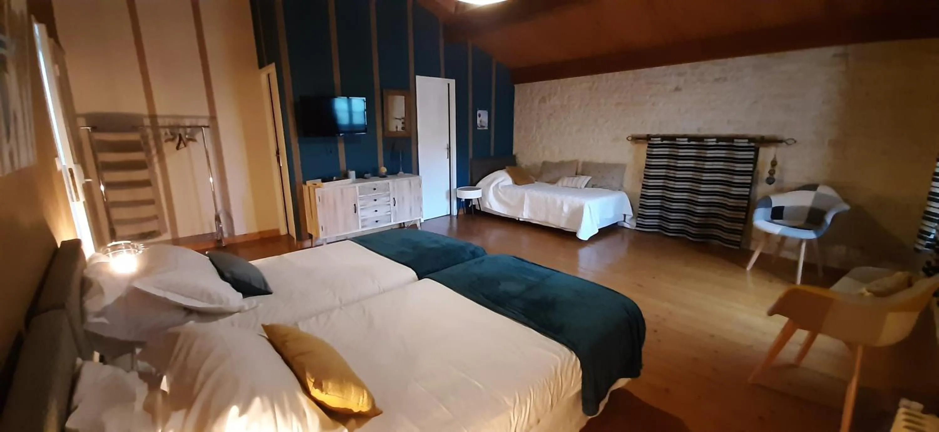Photo of the whole room, Bed in "LA ROCHELLE LODGE" Chambres d'Hôtes