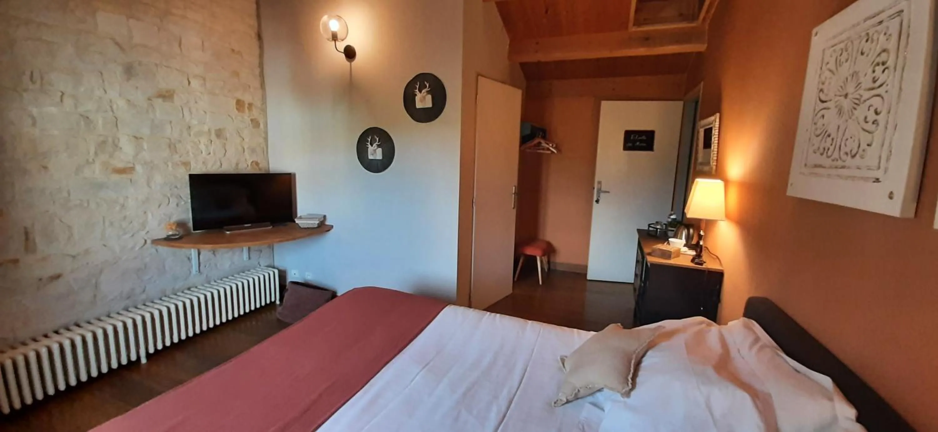Photo of the whole room, Bed in "LA ROCHELLE LODGE" Chambres d'Hôtes