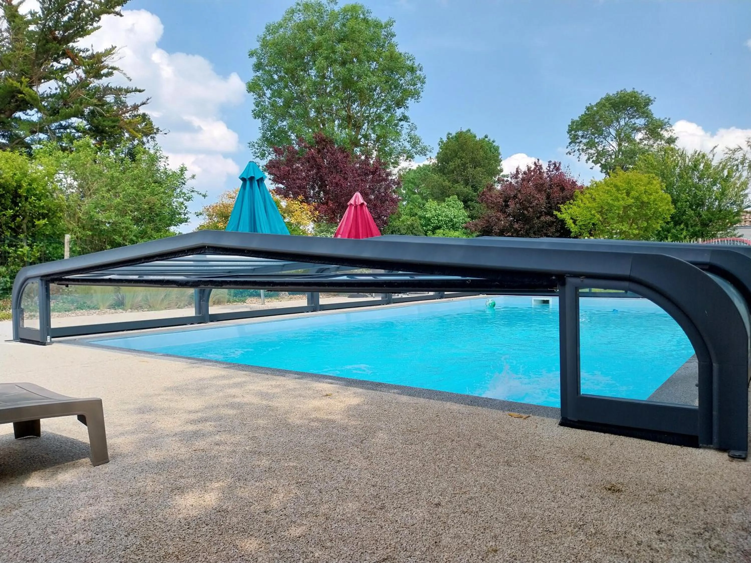 Swimming pool in "LA ROCHELLE LODGE" Chambres d'Hôtes
