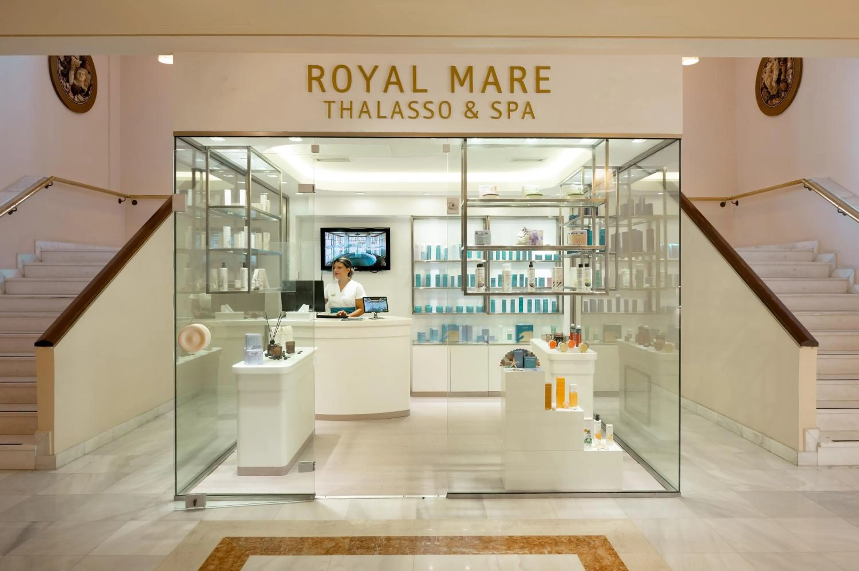 Lobby or reception in Mitsis Royal Mare