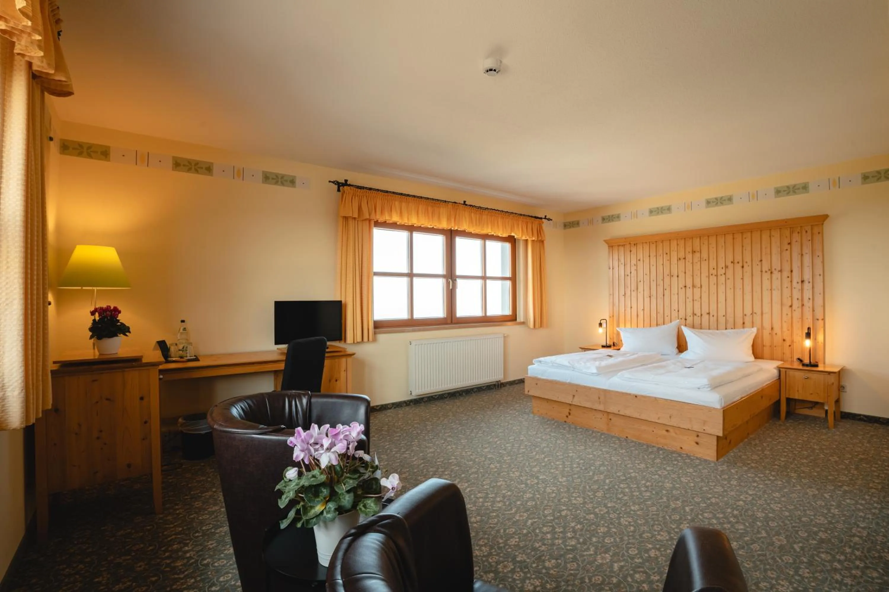 Photo of the whole room, Bed in Hotel Fichtelberghaus - ganz oben im Erzgebirge