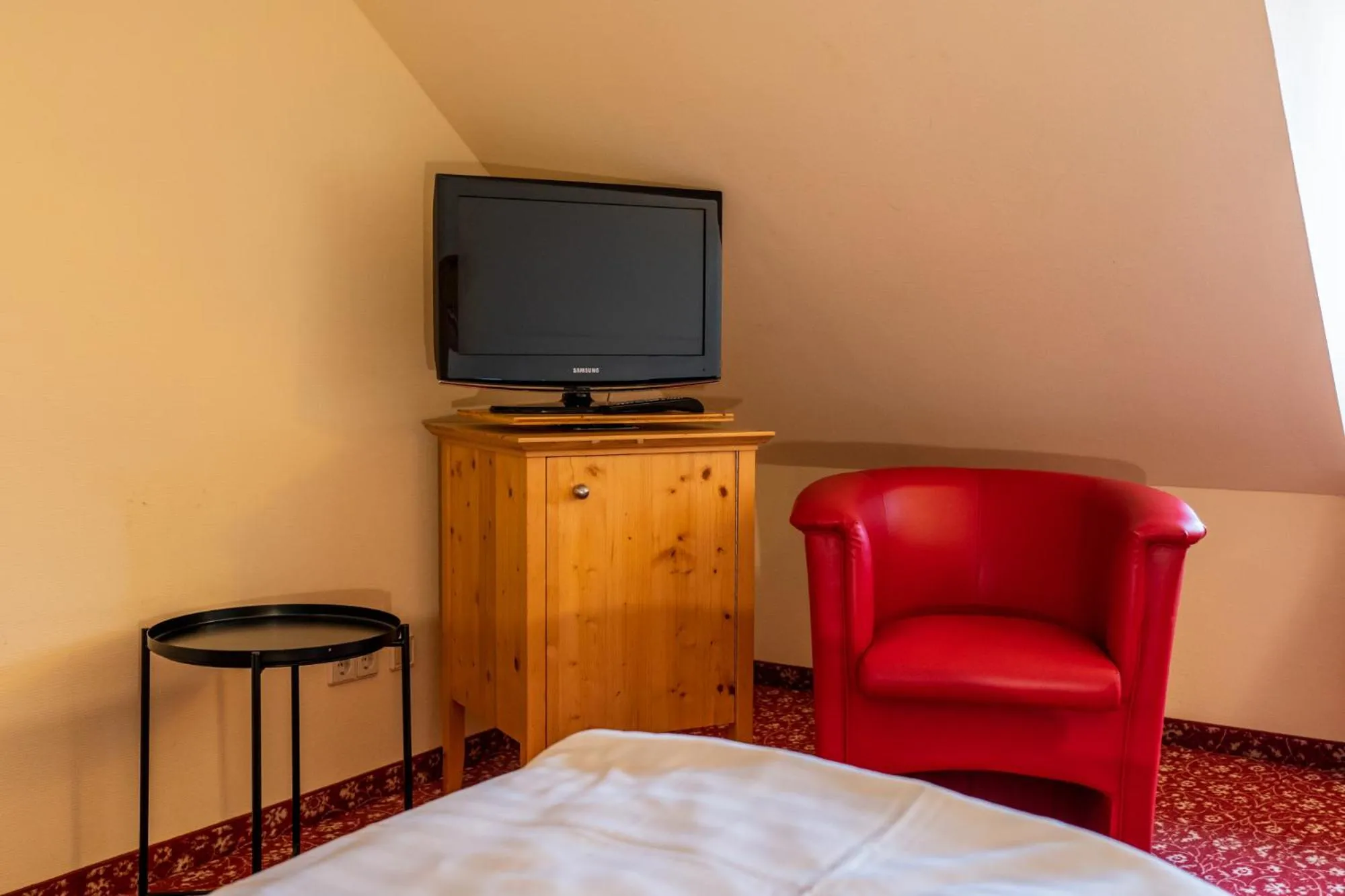 Bed in Hotel Fichtelberghaus - ganz oben im Erzgebirge