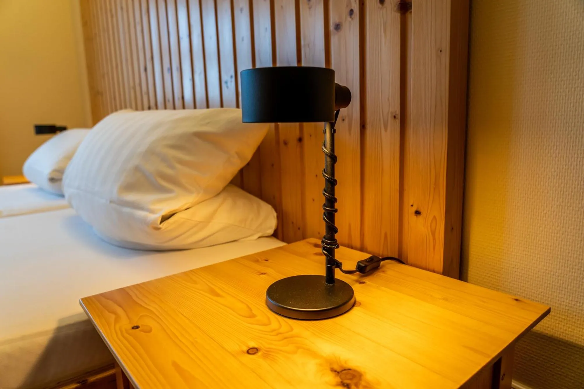 Bed in Hotel Fichtelberghaus - ganz oben im Erzgebirge