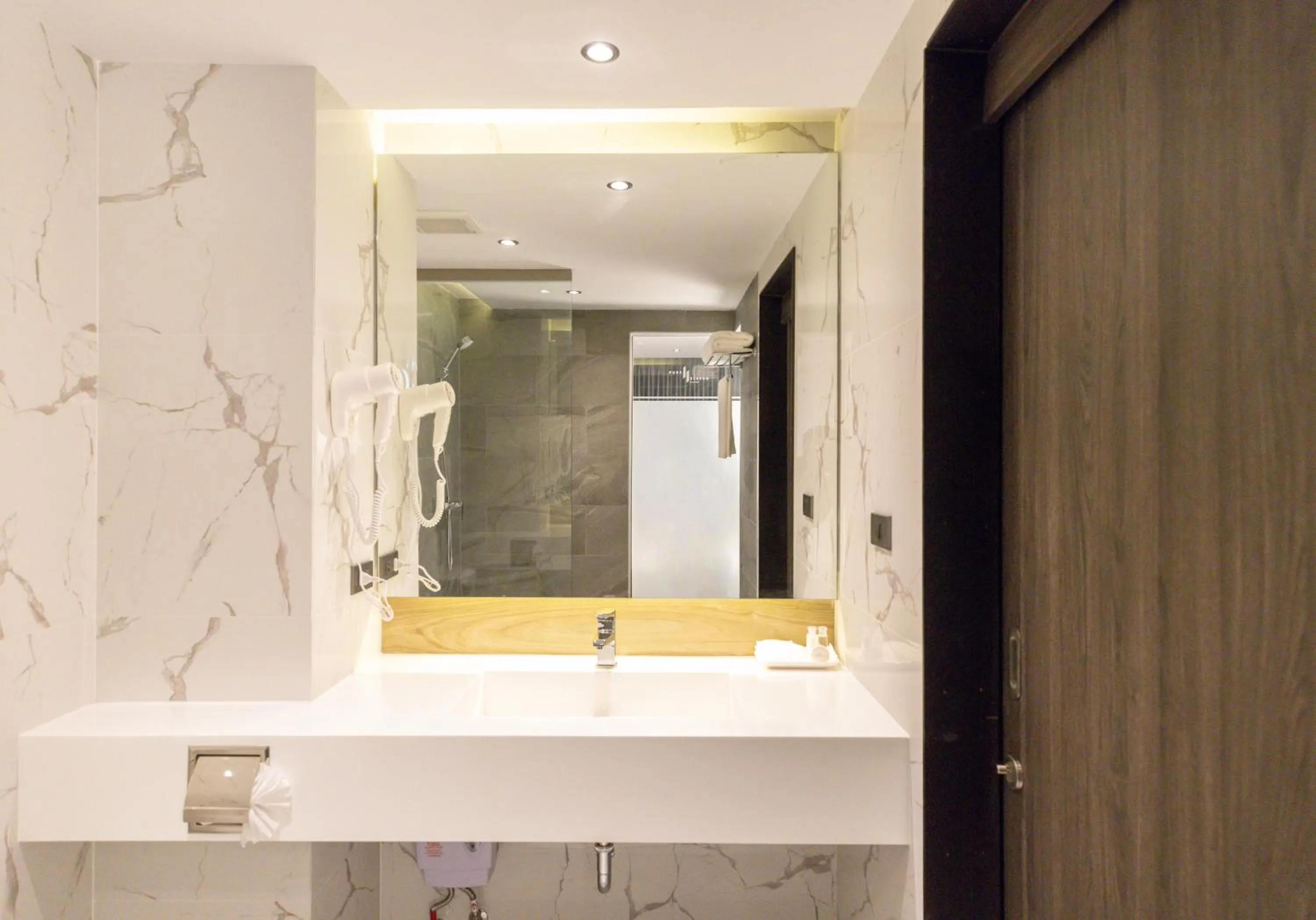 Shower in Pure Eleven Hotel Bangkok