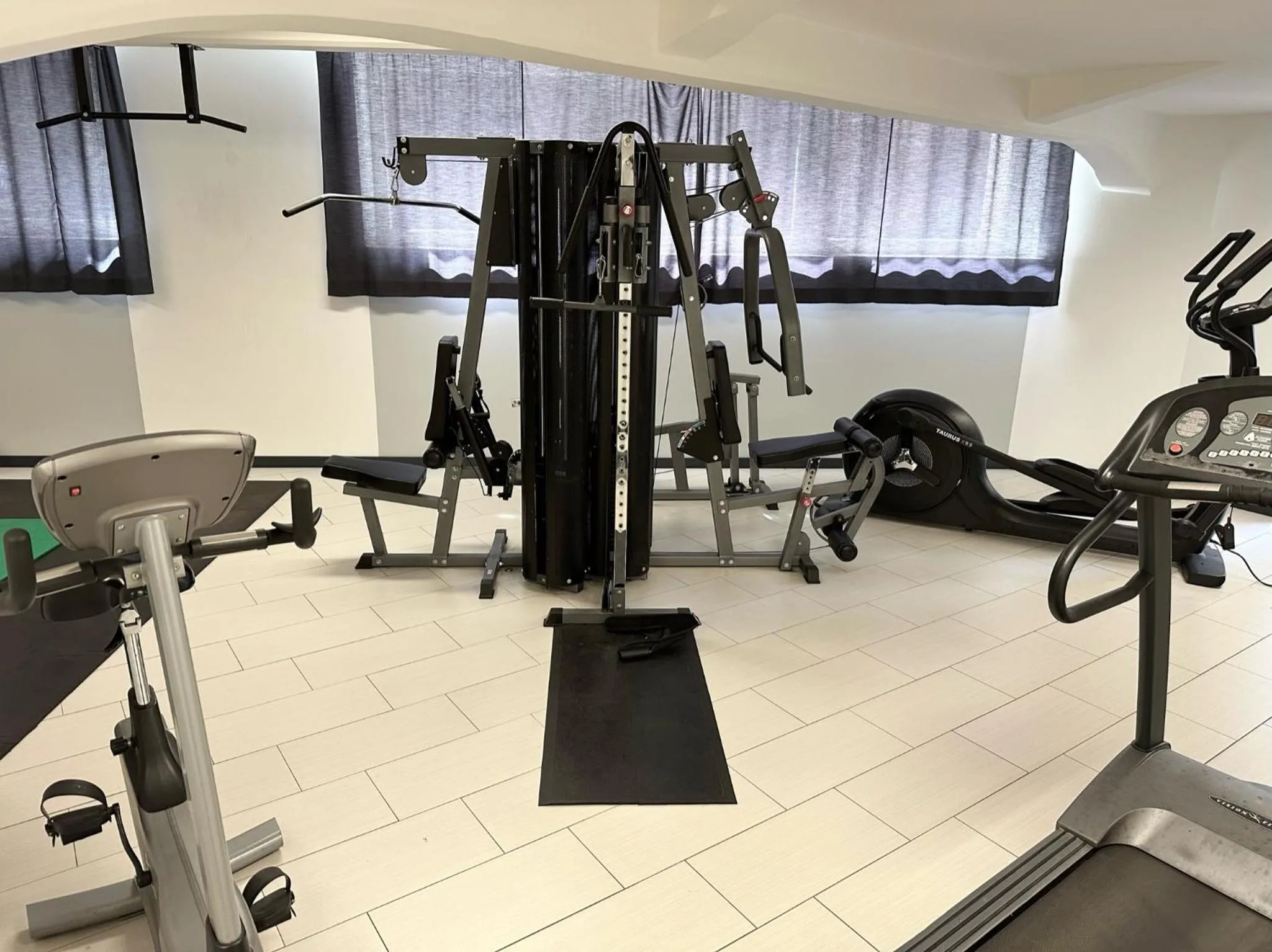 Fitness centre/facilities in MEOS 1 -Zentrum-Balkon-Parkplatz-Gym-Uniklinik