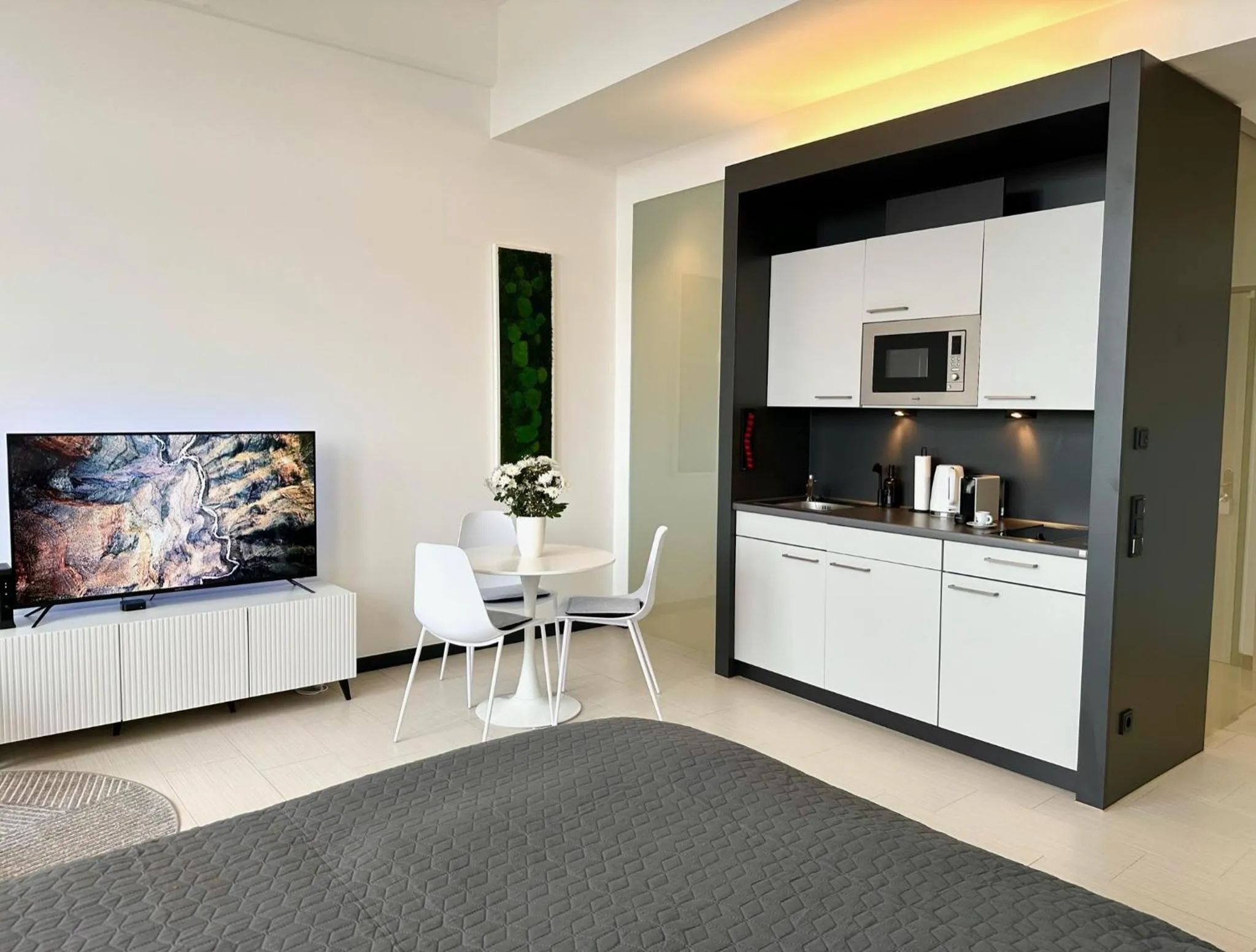 Kitchen or kitchenette in MEOS 1 -Zentrum-Balkon-Parkplatz-Gym-Uniklinik