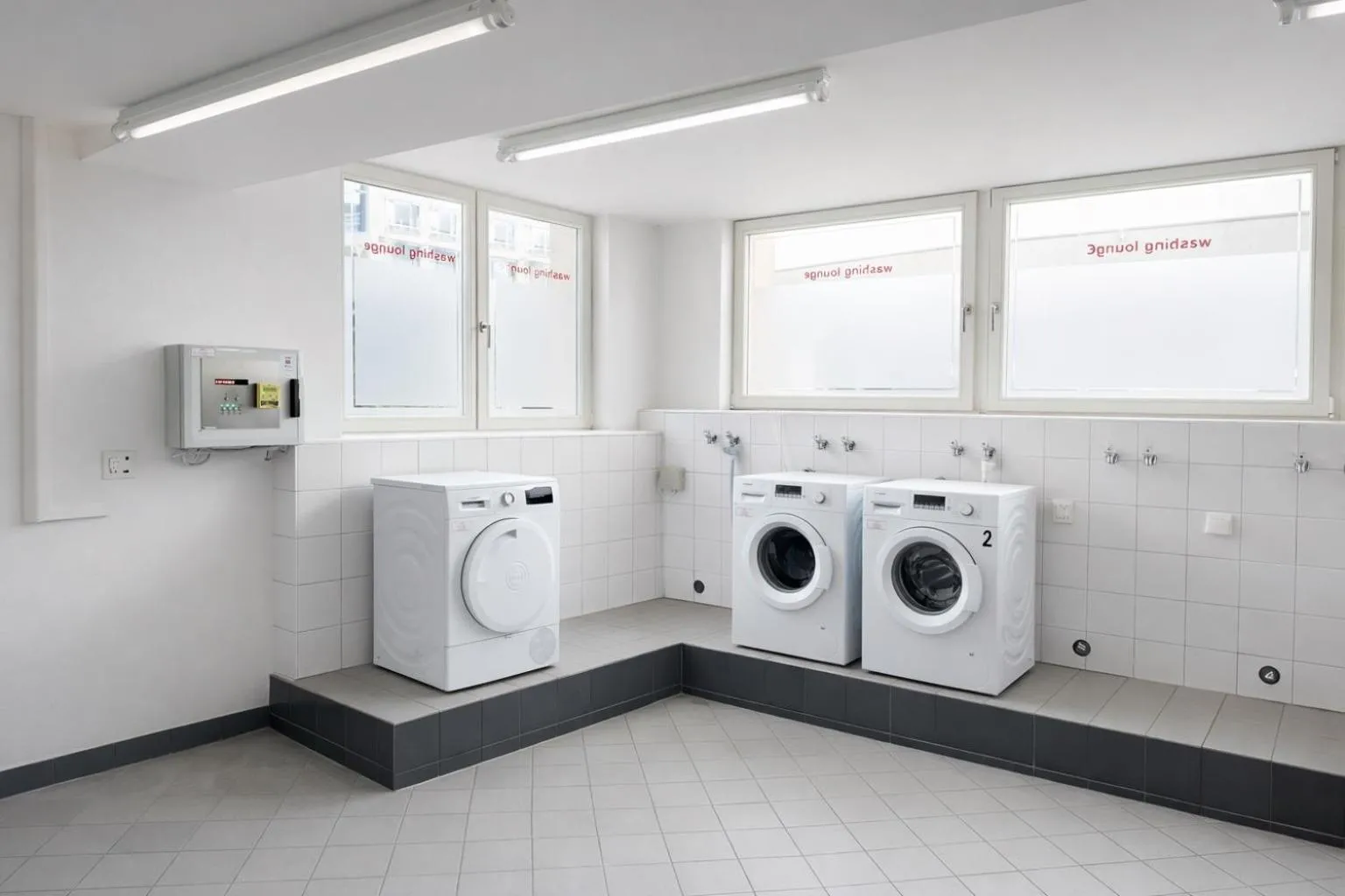 washing machine in MEOS 1 -Zentrum-Balkon-Parkplatz-Gym-Uniklinik