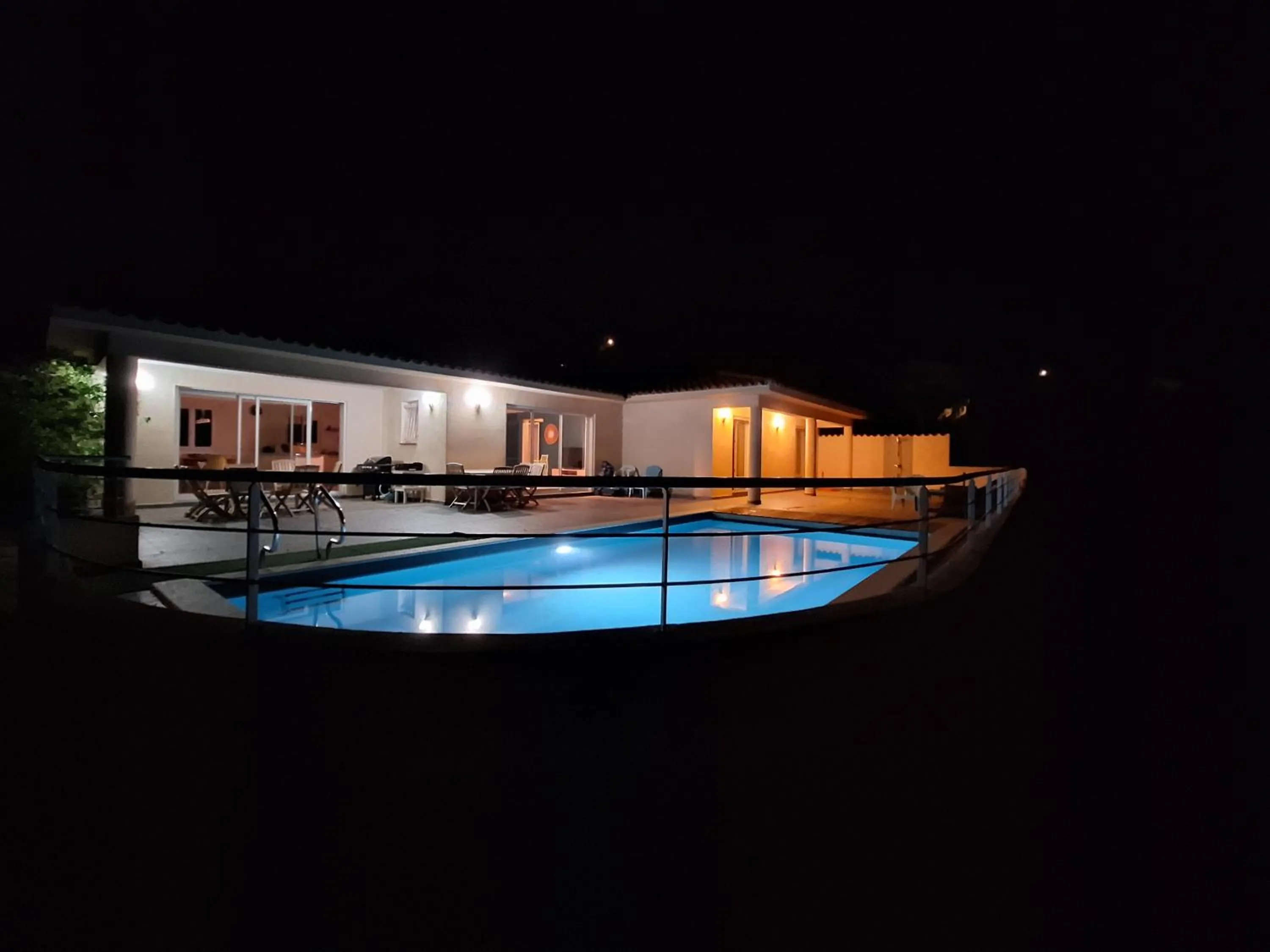 Villa climatisée avec piscine