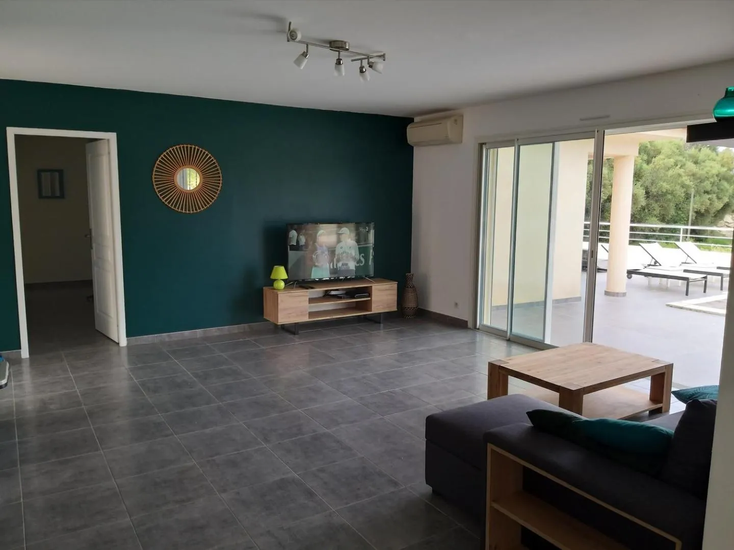Villa climatisée avec piscine