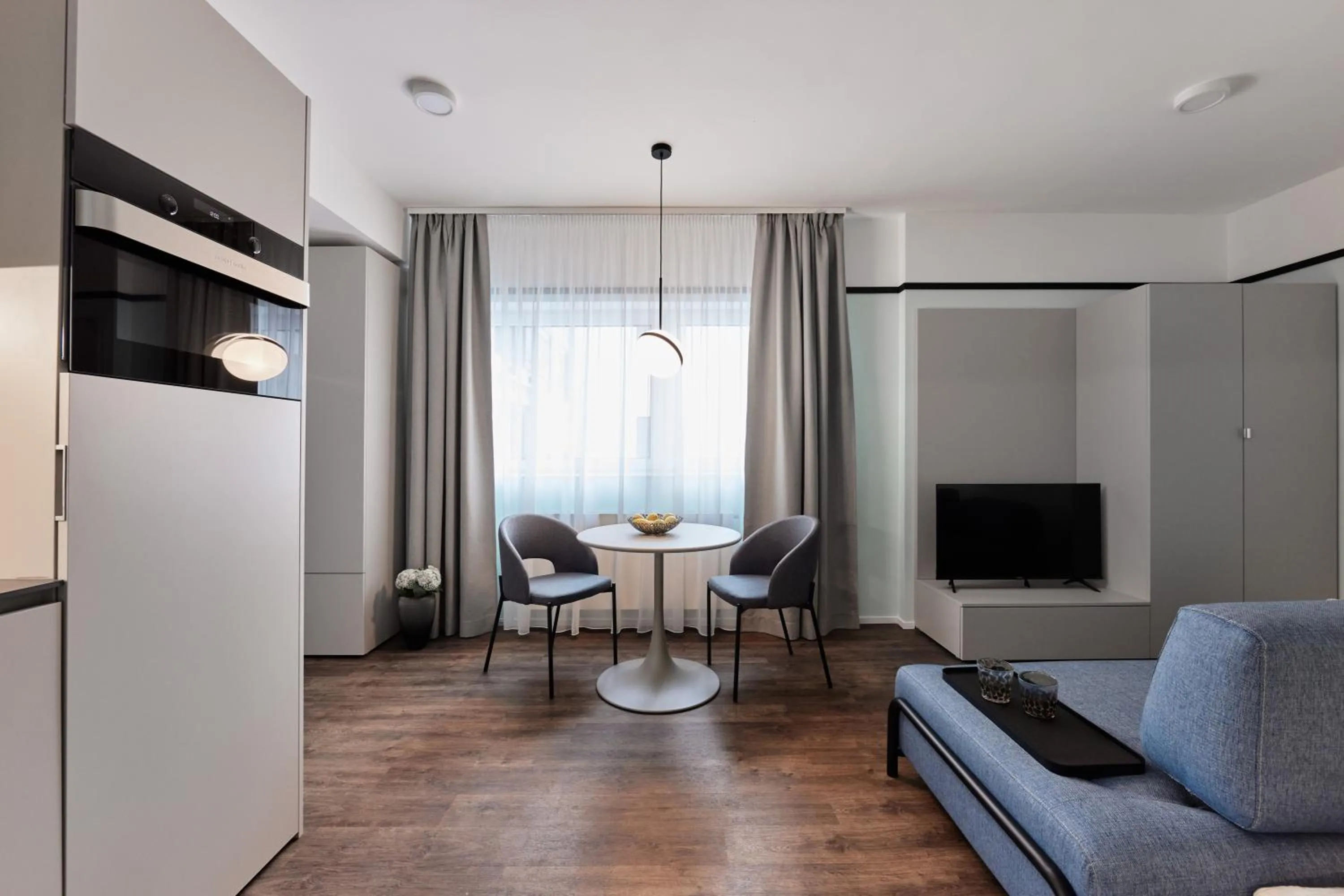 TV and multimedia in The Amberlyn Suite Hotel