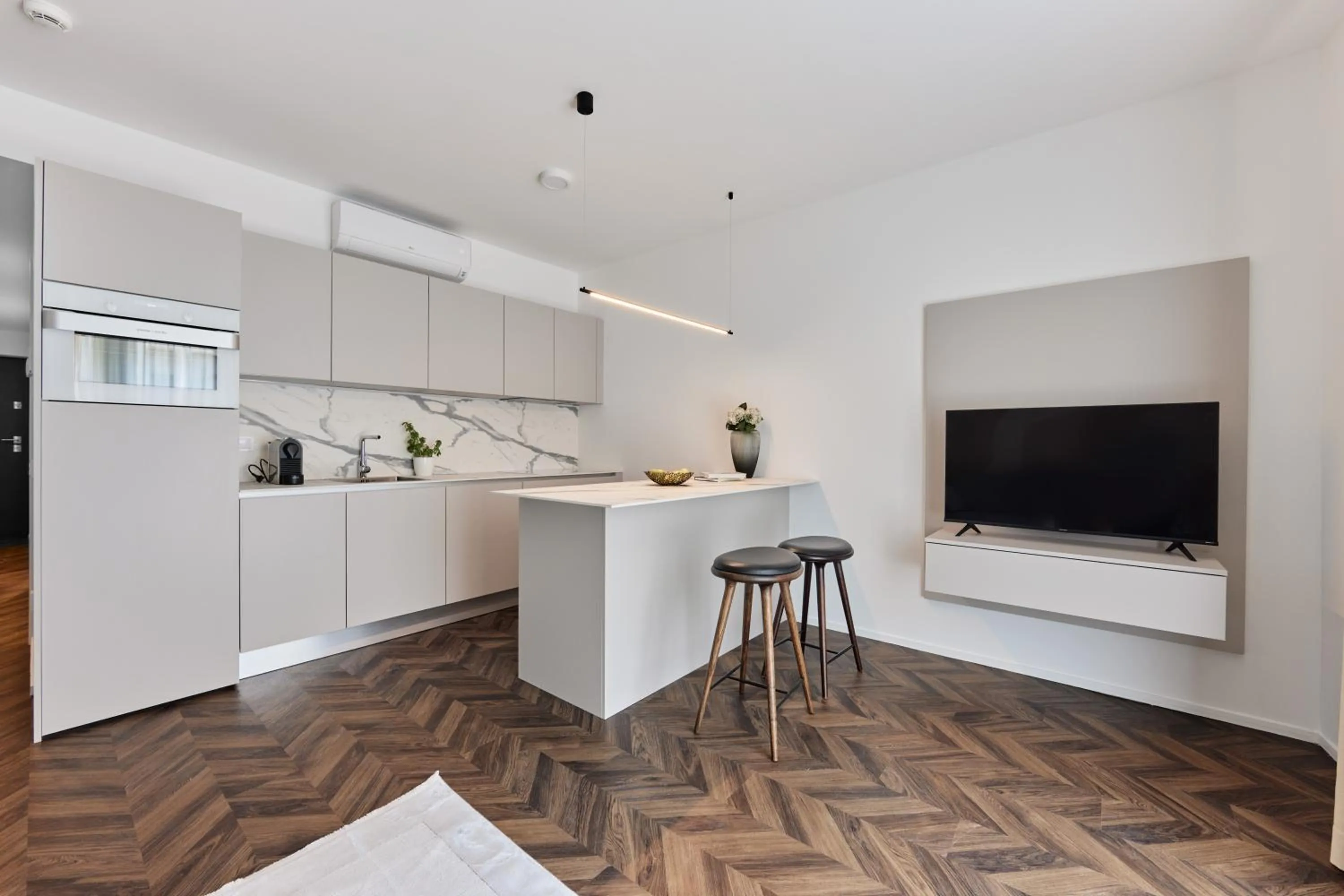 TV and multimedia in The Amberlyn Suite Hotel