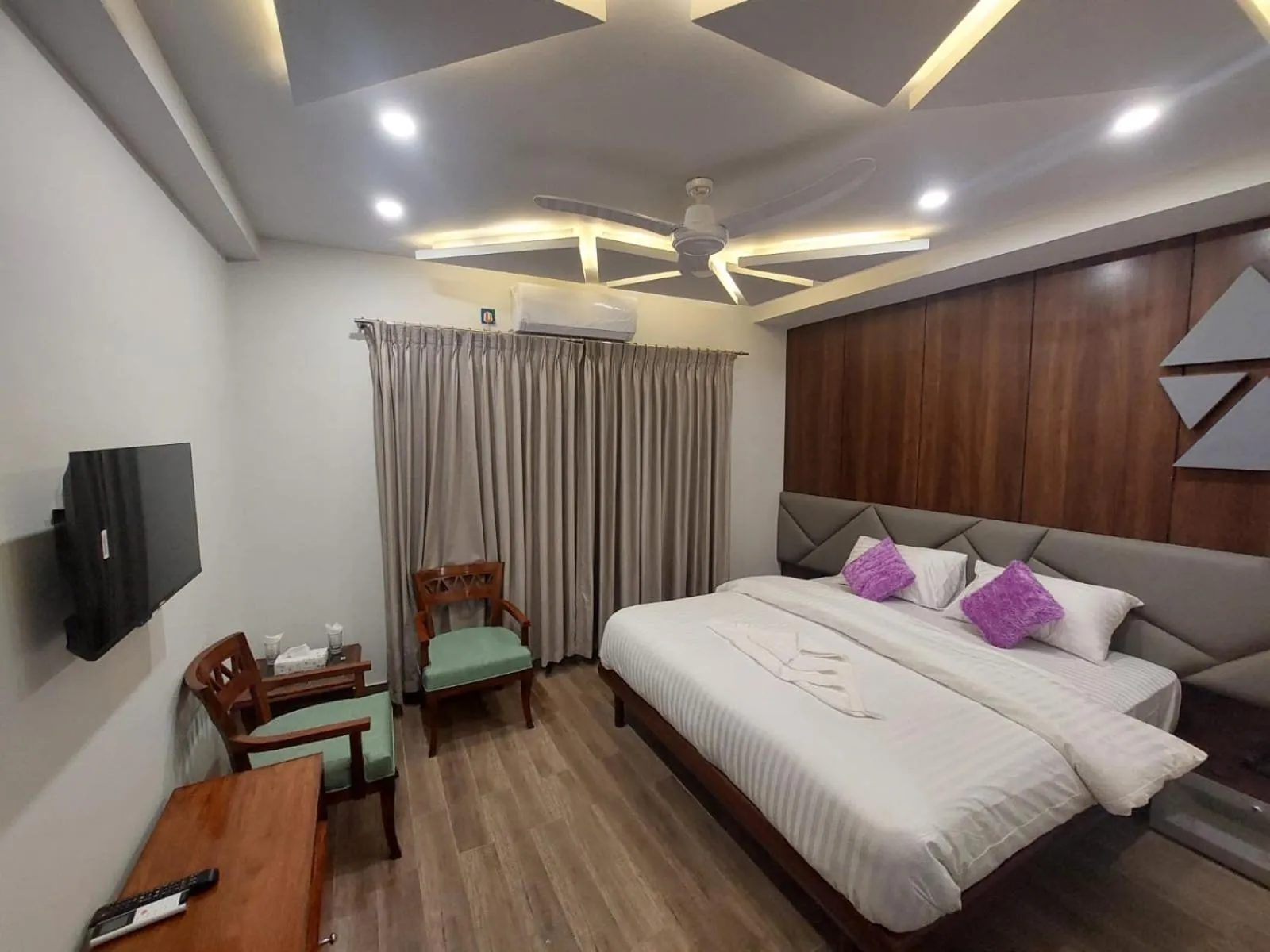 Bed in Grand Hotel Quetta