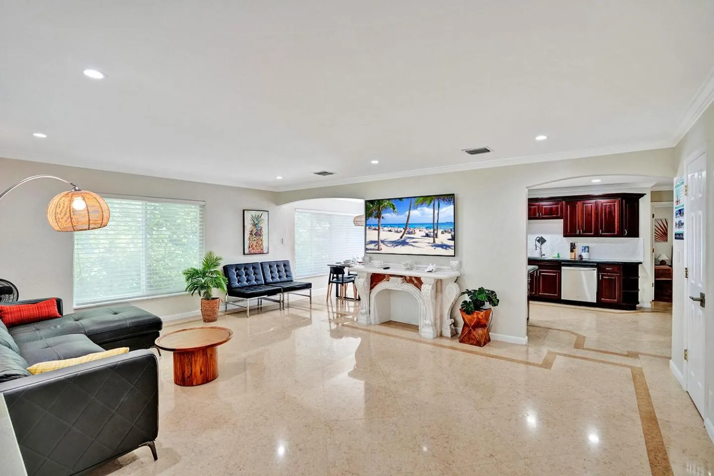 WALK to Beach Luxury 3BR Villa in Hollywood Lakes