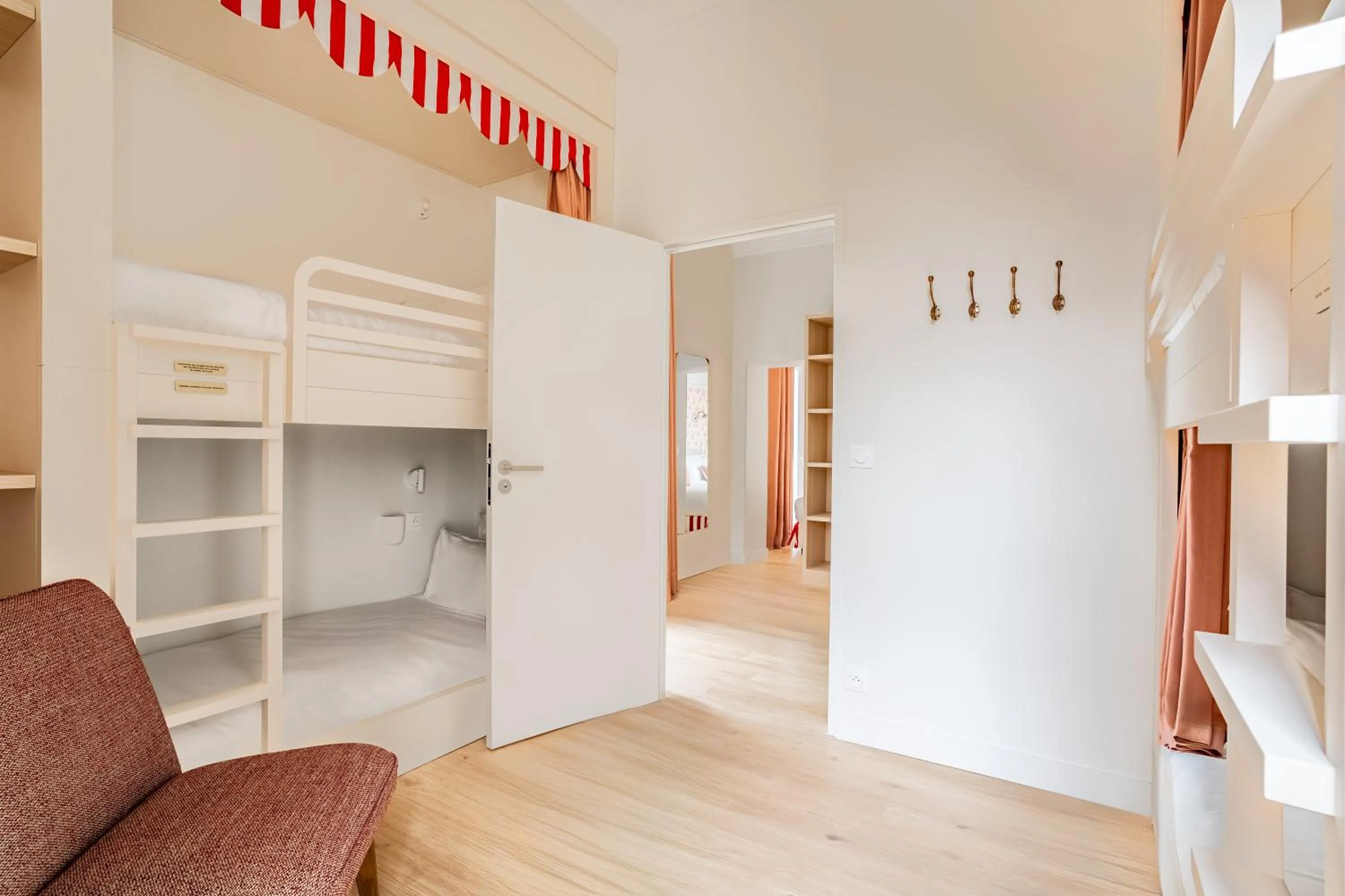 bunk bed in Villa Camille Hotel & Spa