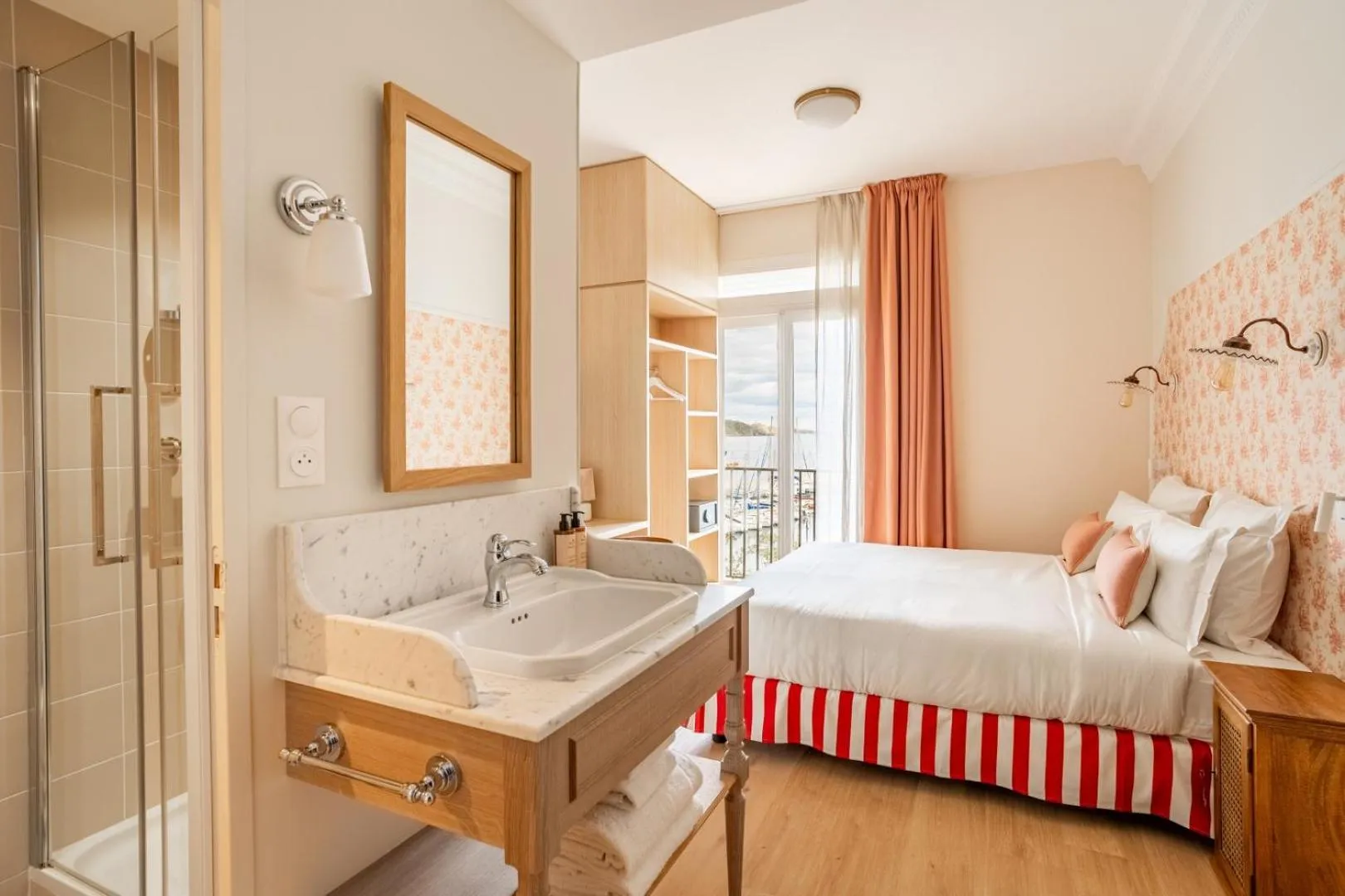 Bathroom, Bed in Villa Camille Hotel & Spa