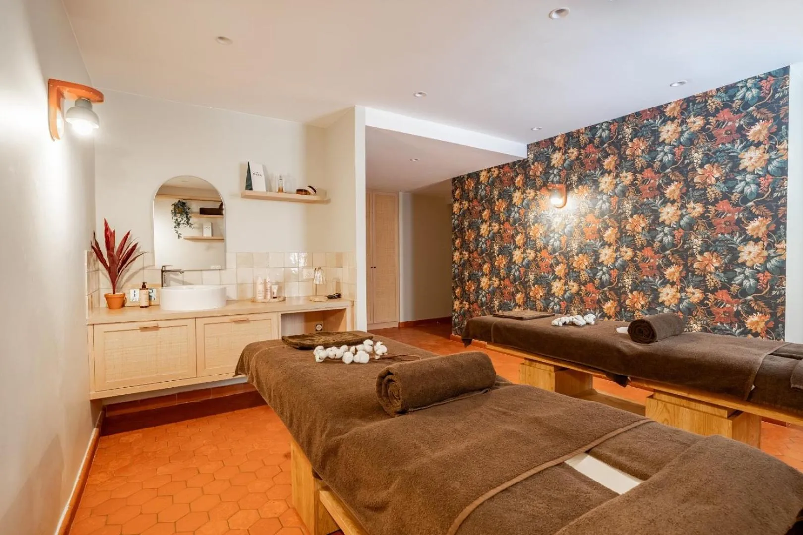 Massage, Bed in Villa Camille Hotel & Spa