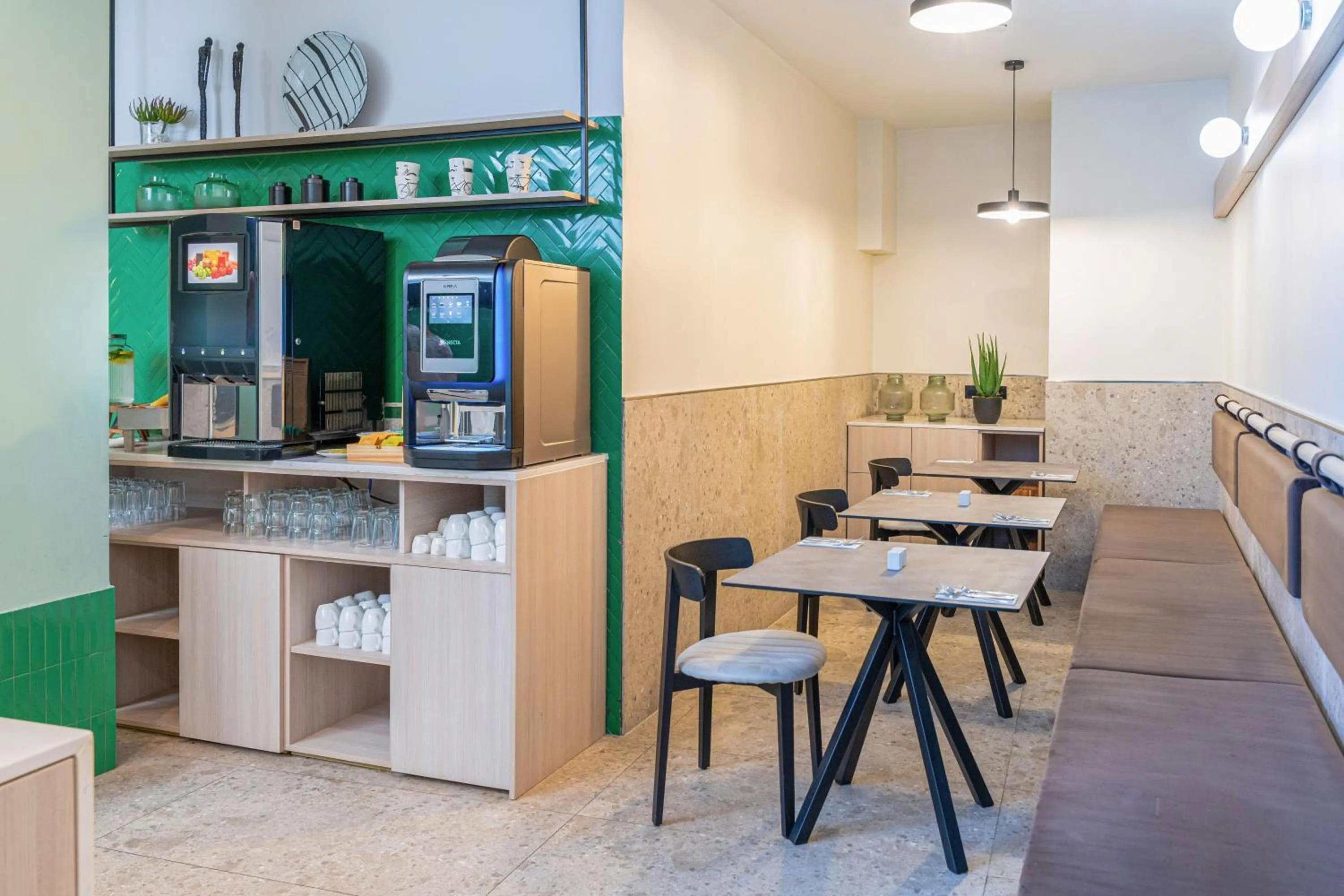 Restaurant/places to eat in Mistral St. Julian’s Affiliated by Meliá