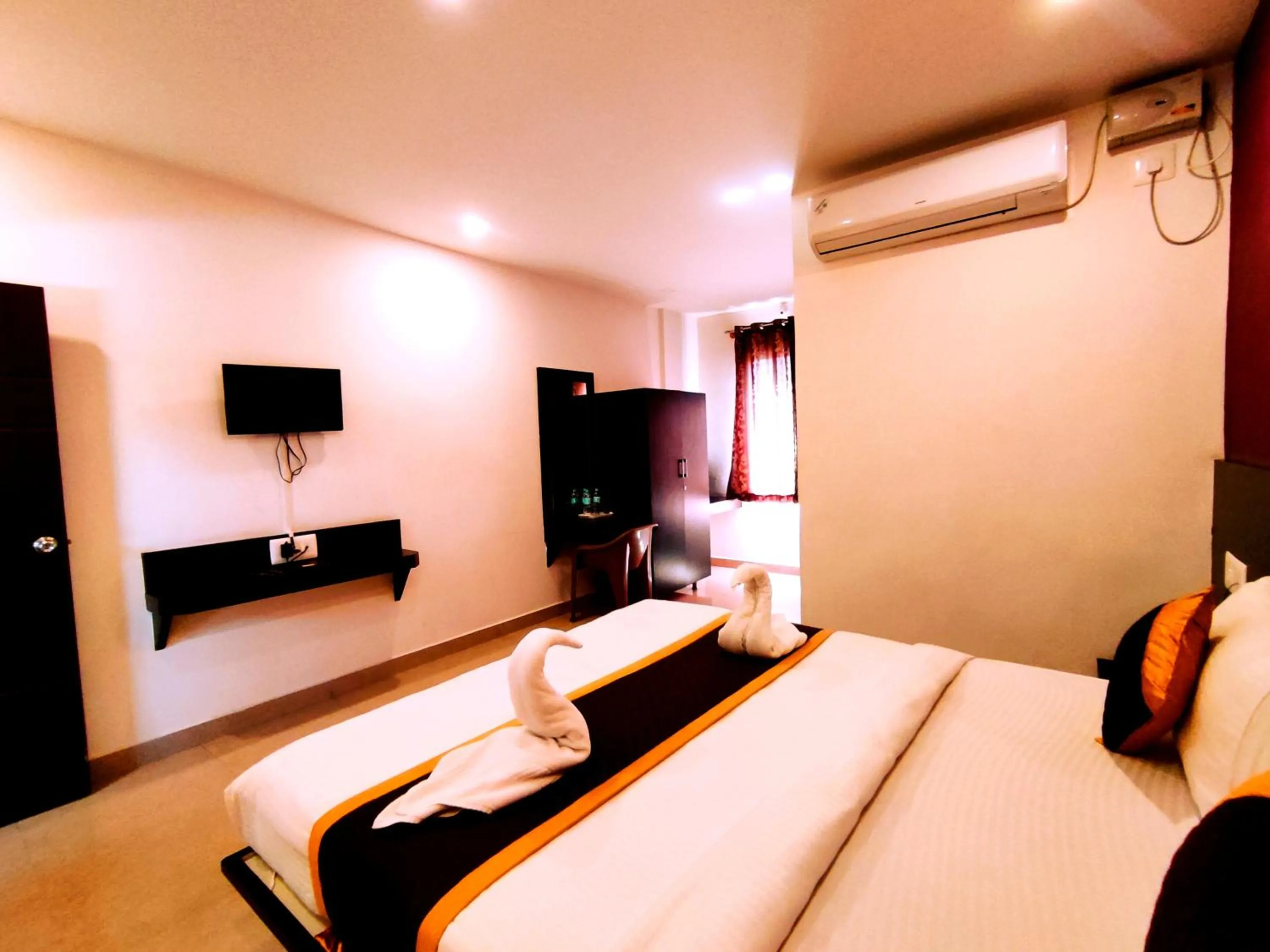 TV and multimedia, Bed in Yuvraj Galaxy Inn