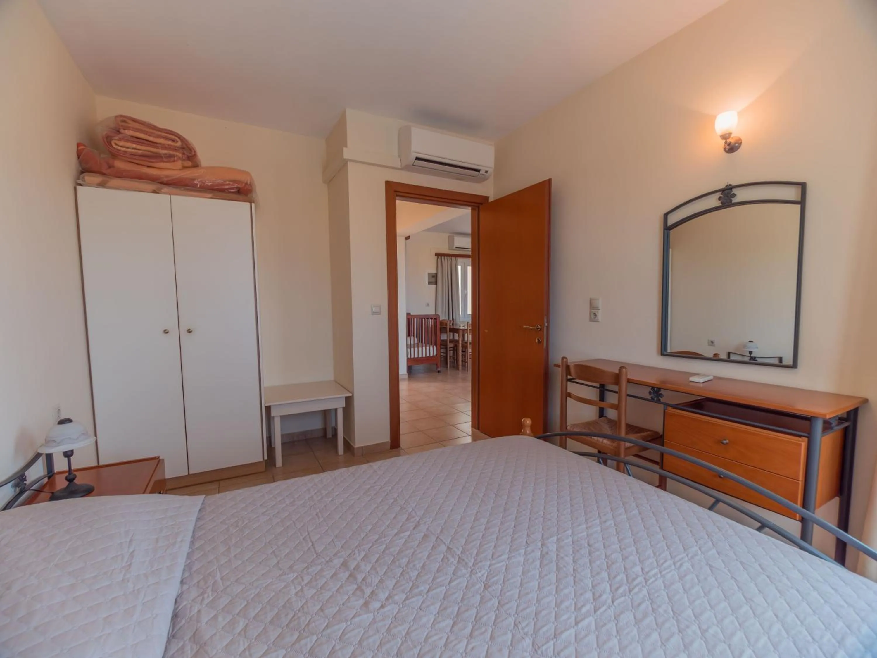 Bed in Apartments Hotel & Studios, Xifoupolis