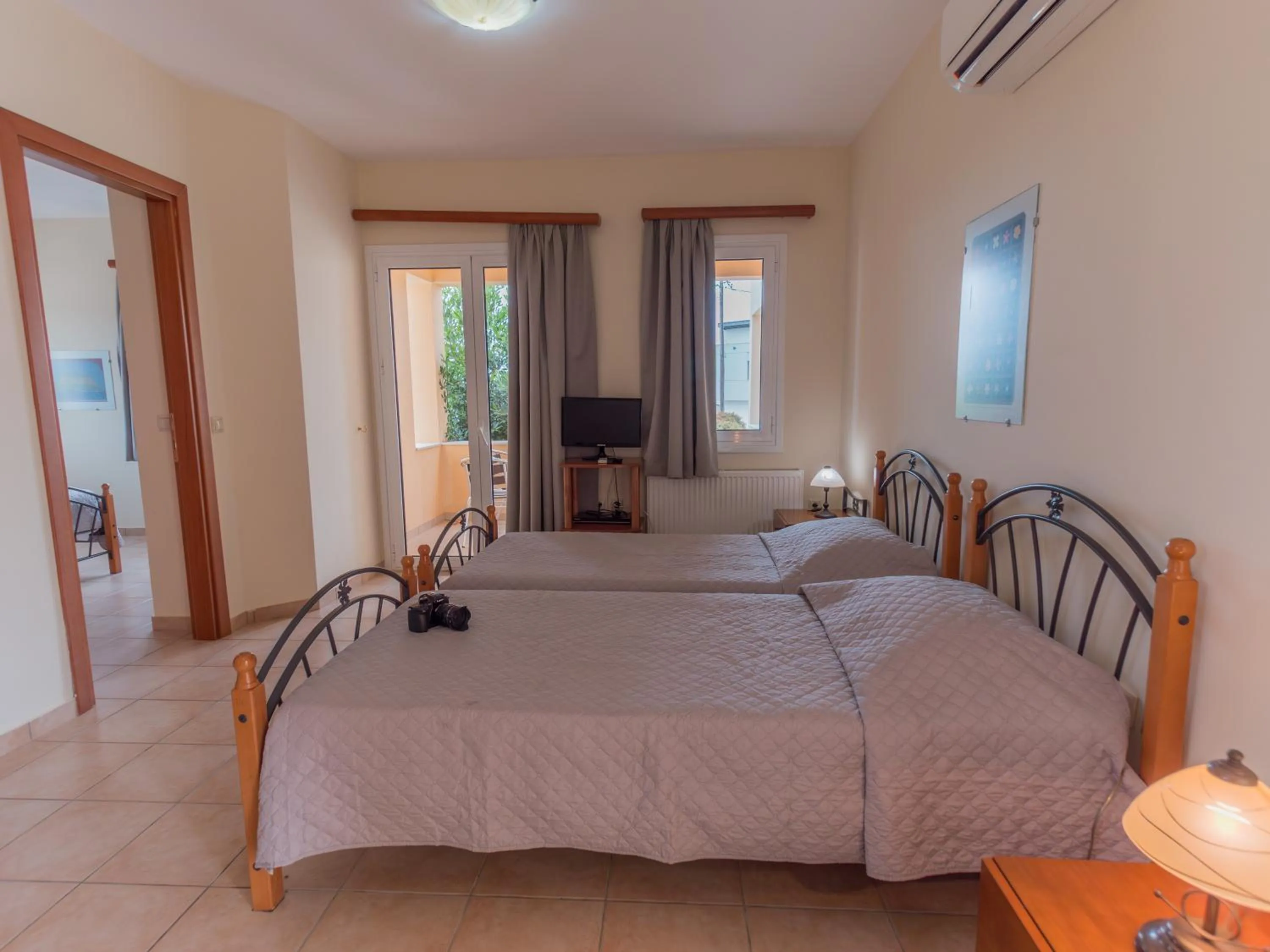 Bed in Apartments Hotel & Studios, Xifoupolis