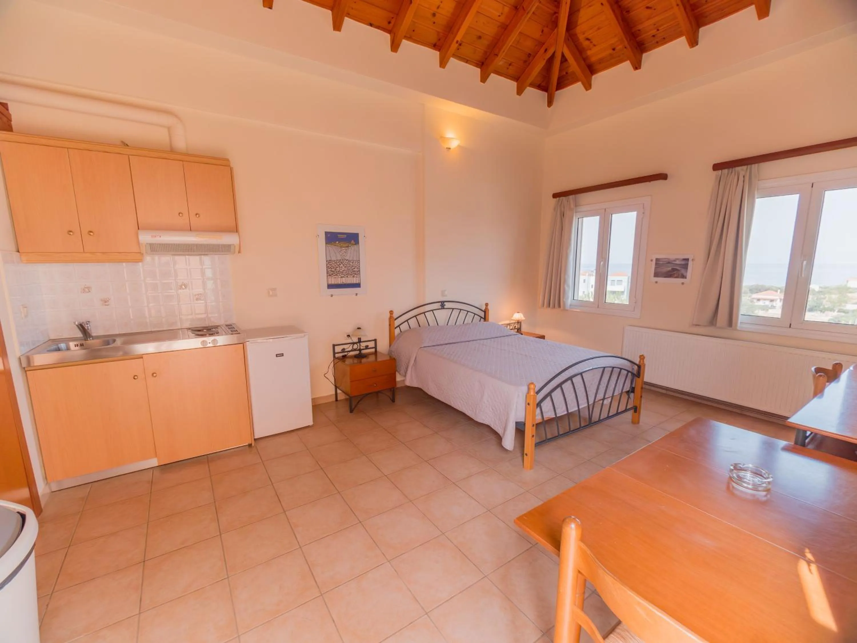 Bed in Apartments Hotel & Studios, Xifoupolis