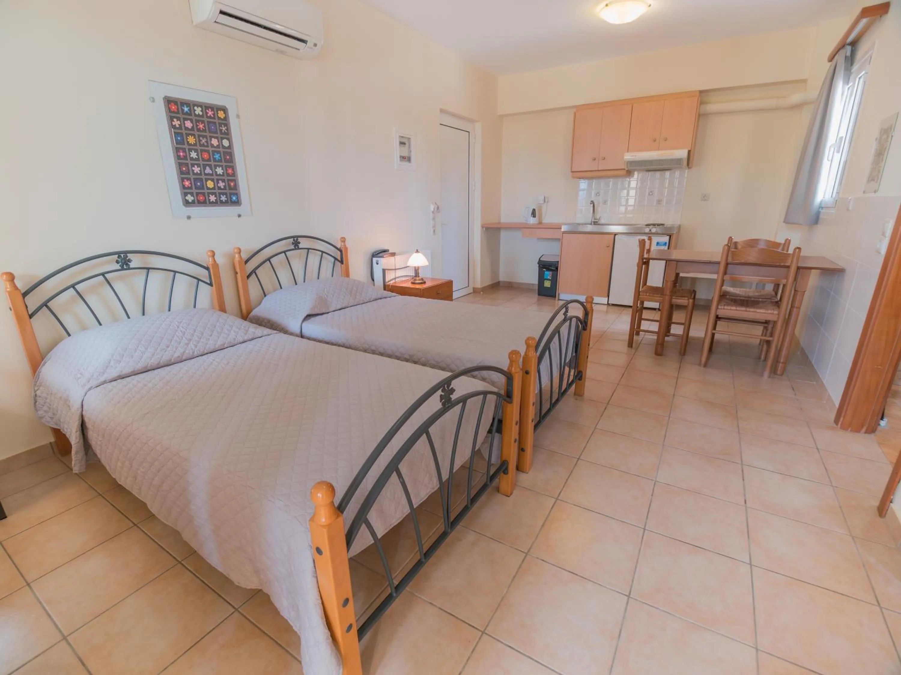 Bed in Apartments Hotel & Studios, Xifoupolis