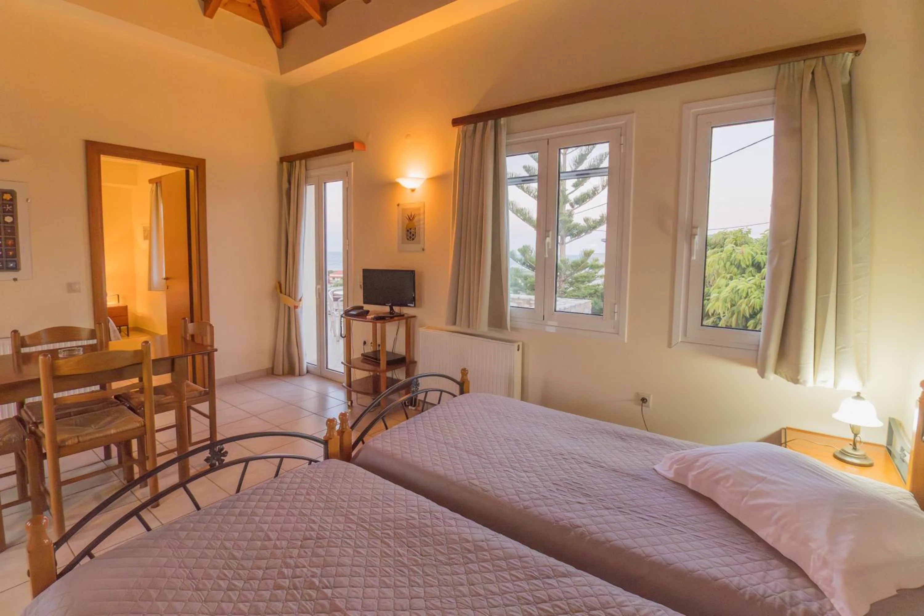 Bed in Apartments Hotel & Studios, Xifoupolis