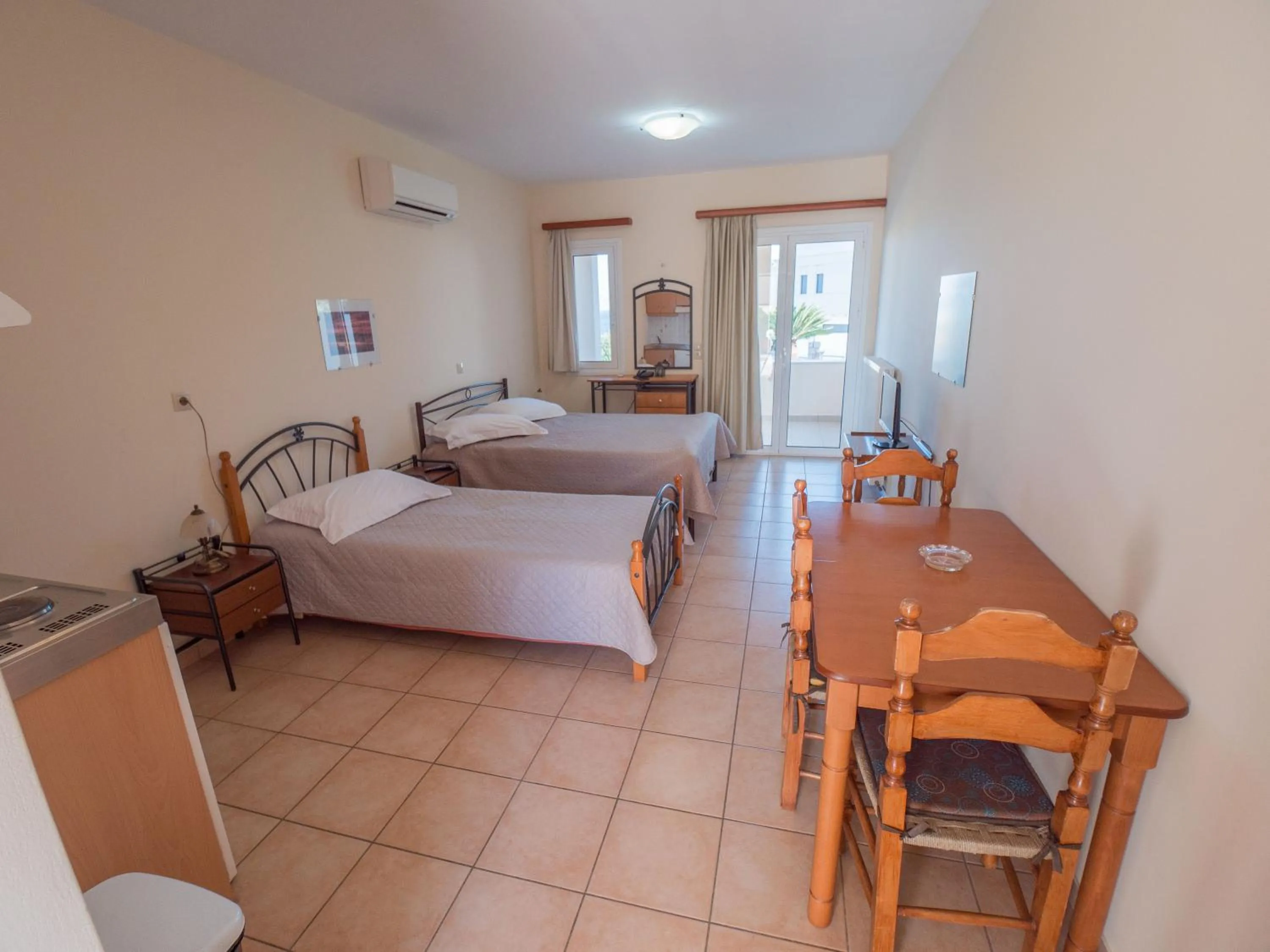 Bed in Apartments Hotel & Studios, Xifoupolis