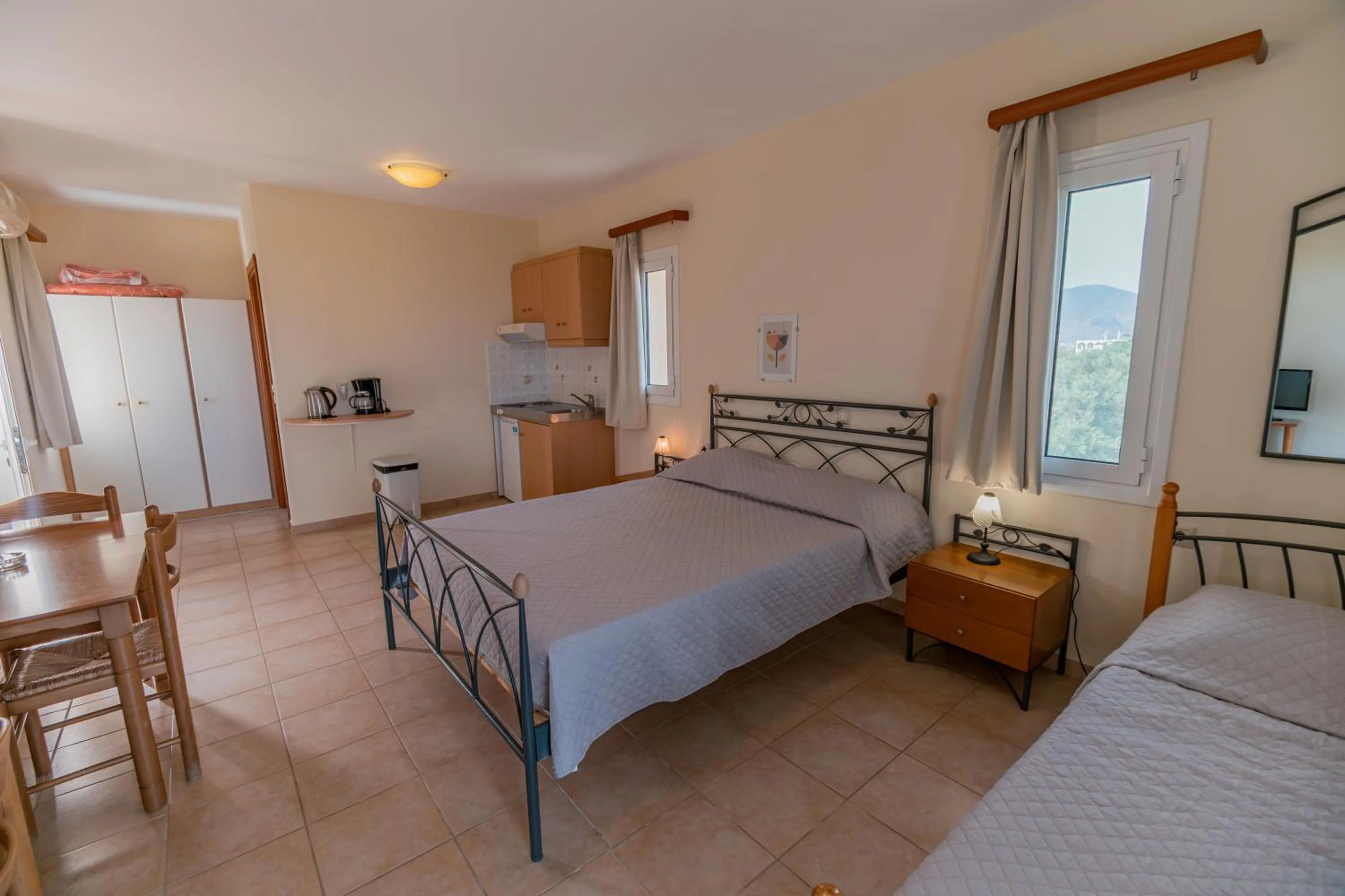 Bed in Apartments Hotel & Studios, Xifoupolis