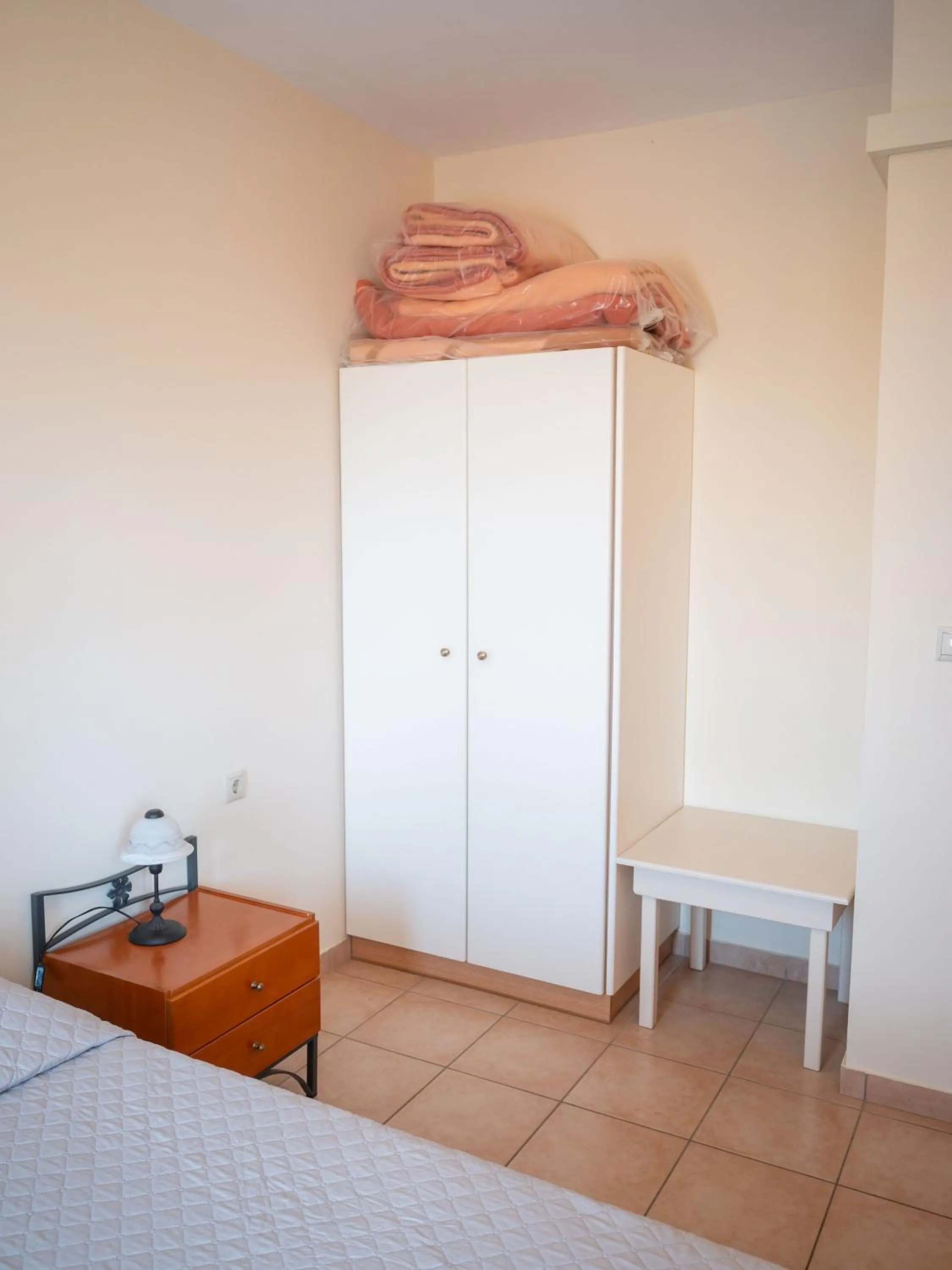 Bed in Apartments Hotel & Studios, Xifoupolis